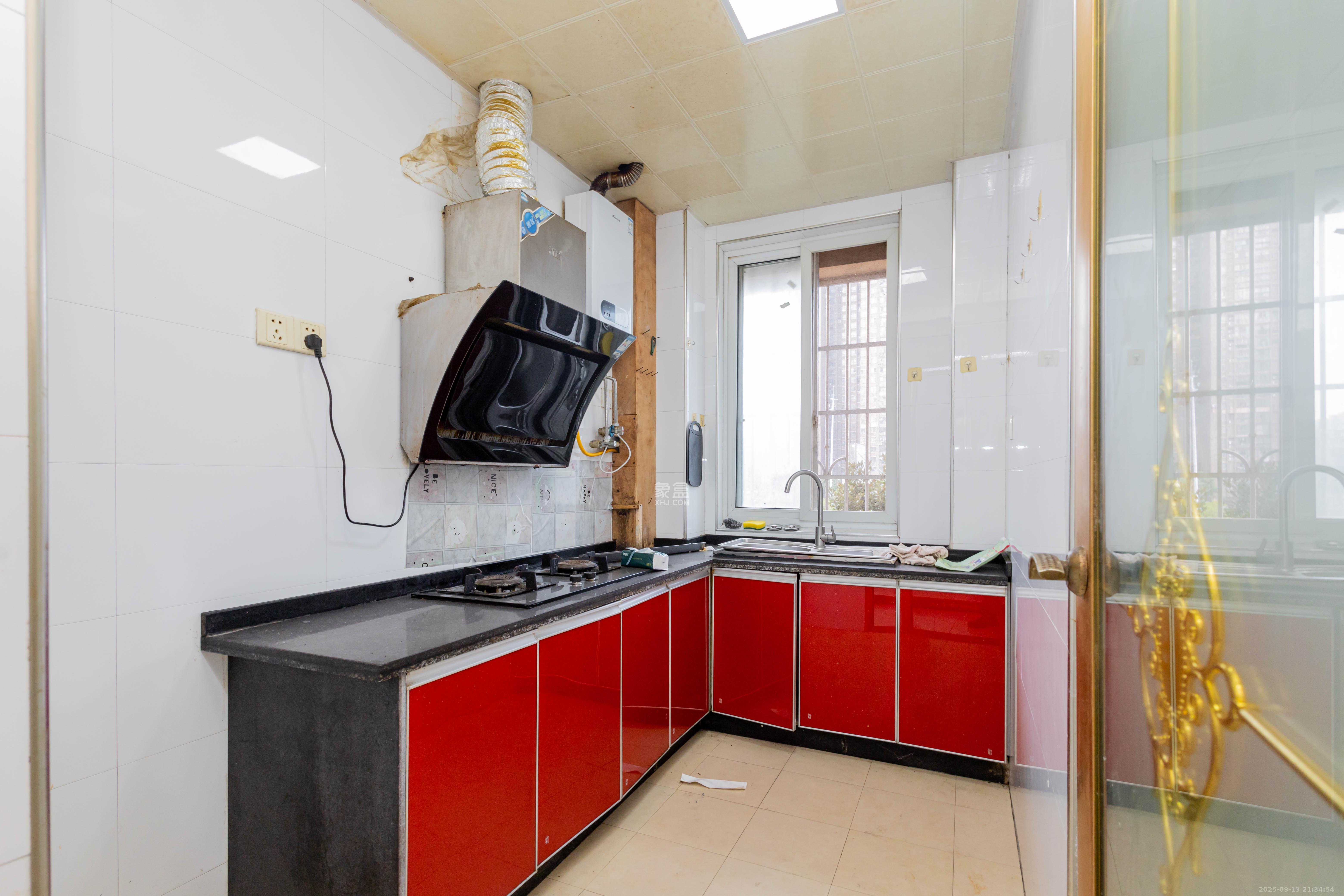 爵士湘  3室2厅1卫    48.0万 爵士湘  3室2厅1卫    48.0万厨房