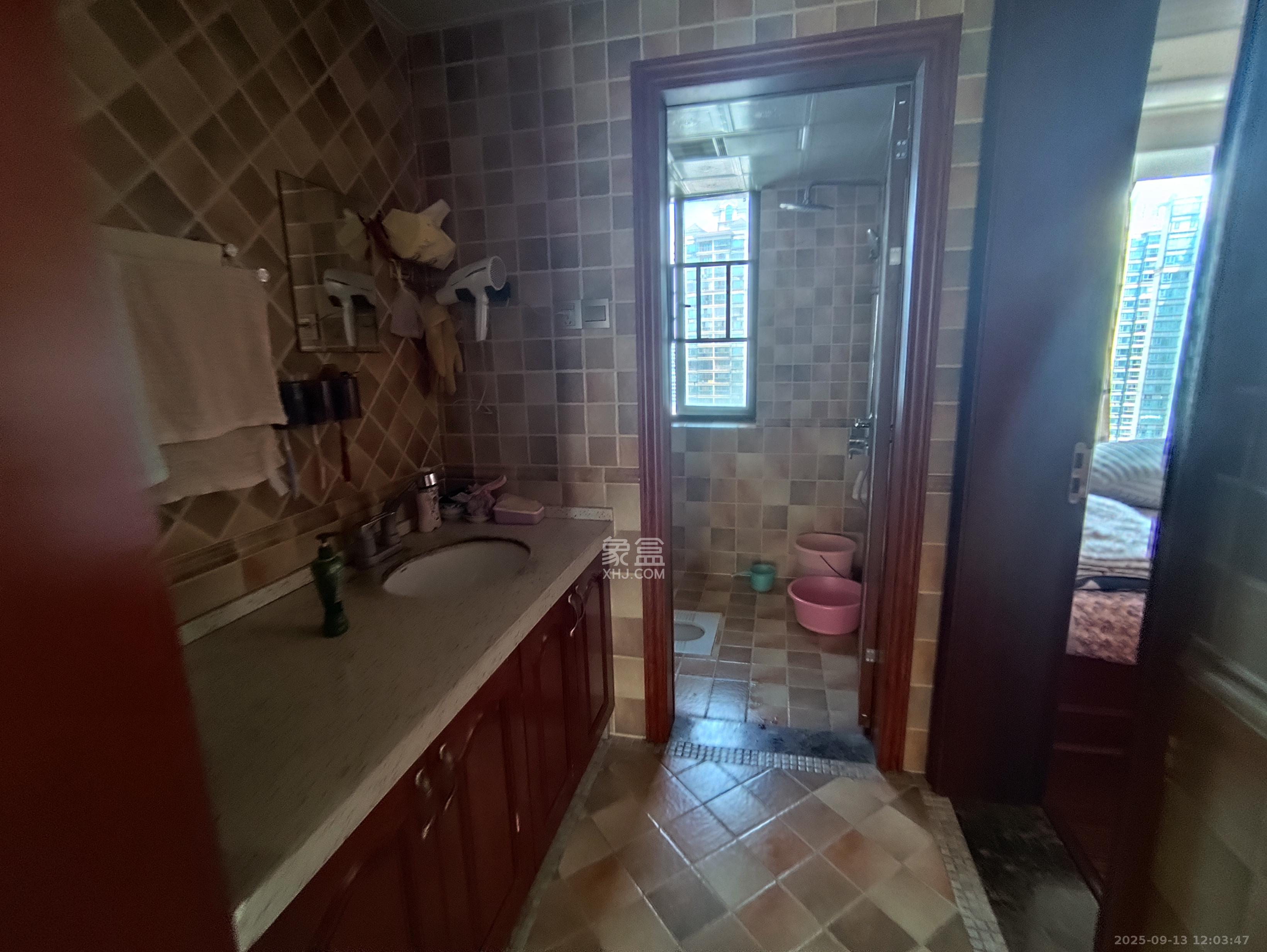 卓越蔚蓝海岸三期  3室2厅2卫    3200.0元/月 卓越蔚蓝海岸三期  3室2厅2卫    3200.0元/月室内图