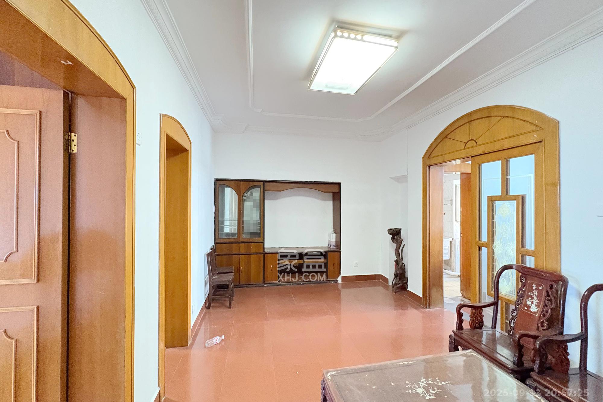 湖南省机械局宿舍（东茅街30号）  2室2厅1卫    68.0万客厅