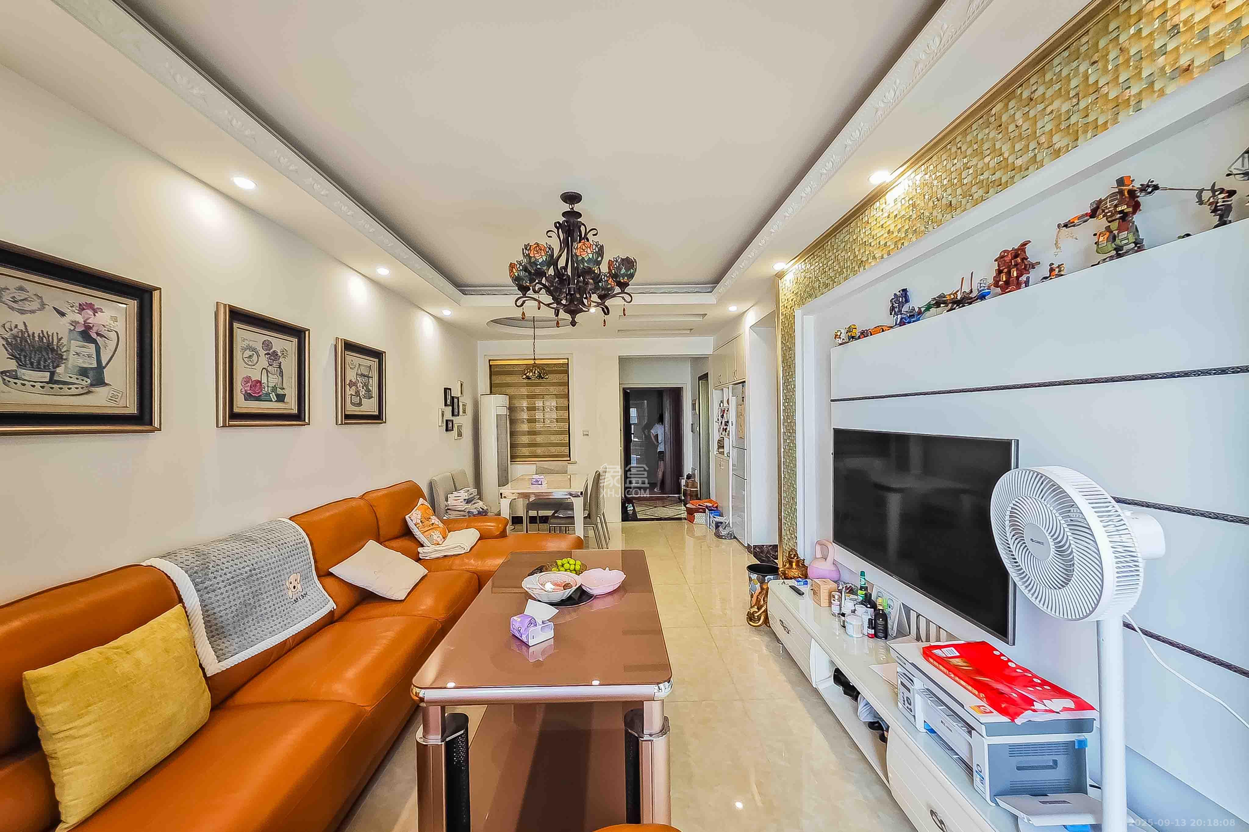 兴旺正佳广场（金石雅苑）  3室2厅1卫    95.0万客厅