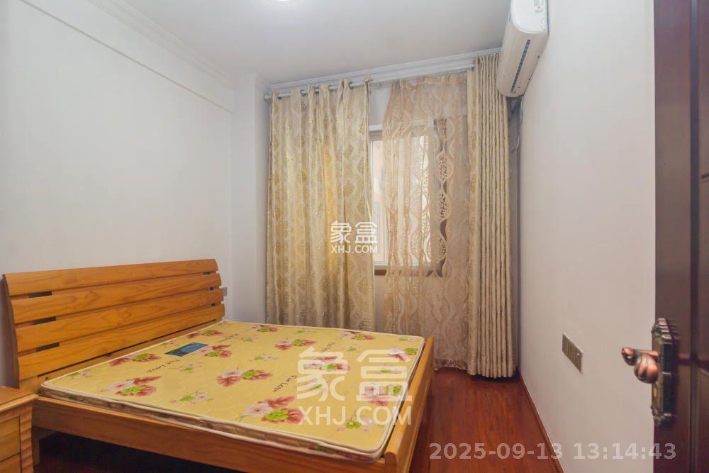 星城国际  3室2厅2卫    1800.0元/月室内图