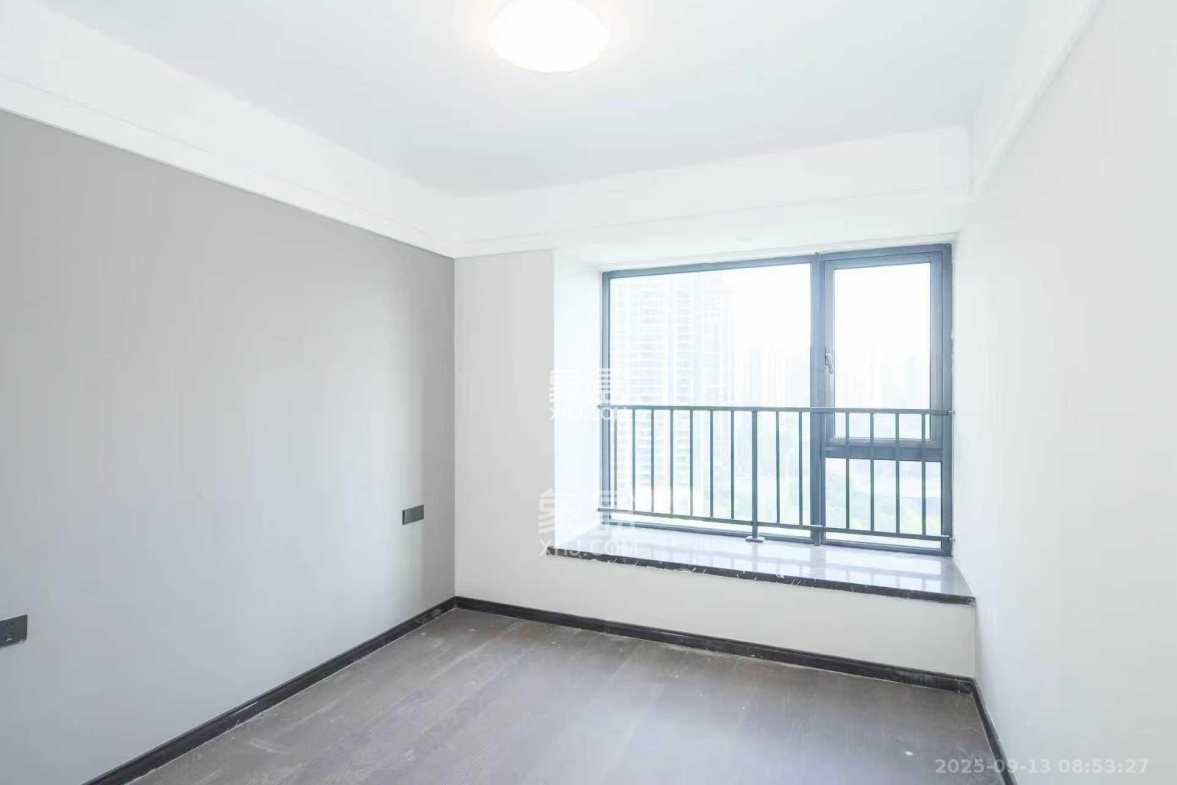 绿地麓云国际一期  5室2厅2卫    5000.0元/月 绿地麓云国际一期  5室2厅2卫    5000.0元/月室内图