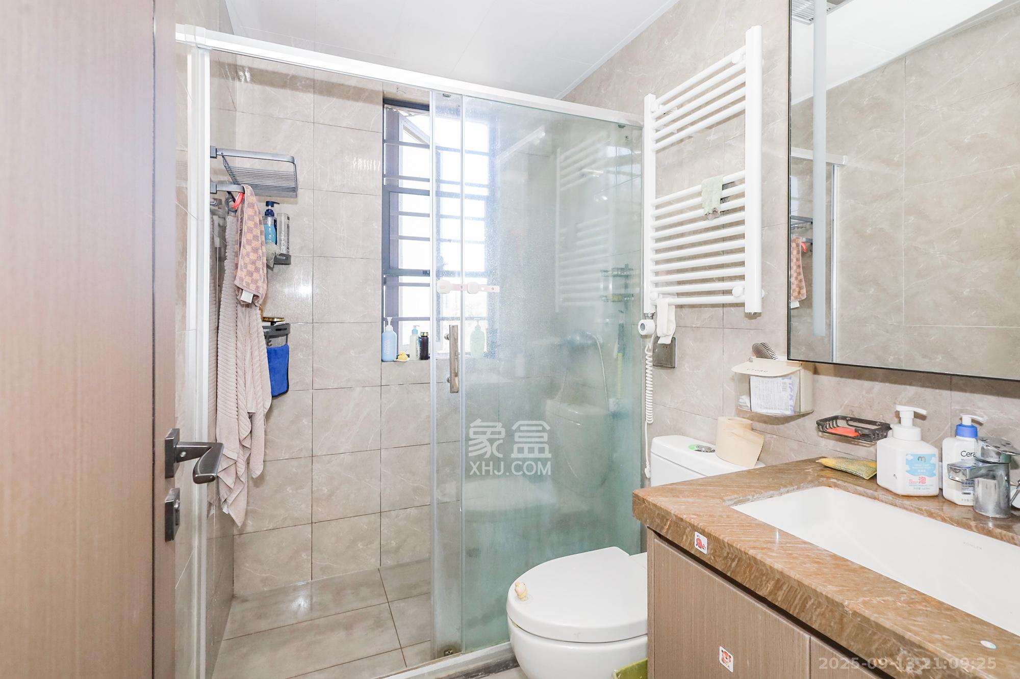 金茂建发泊悦  4室2厅2卫    199.0万卫生间