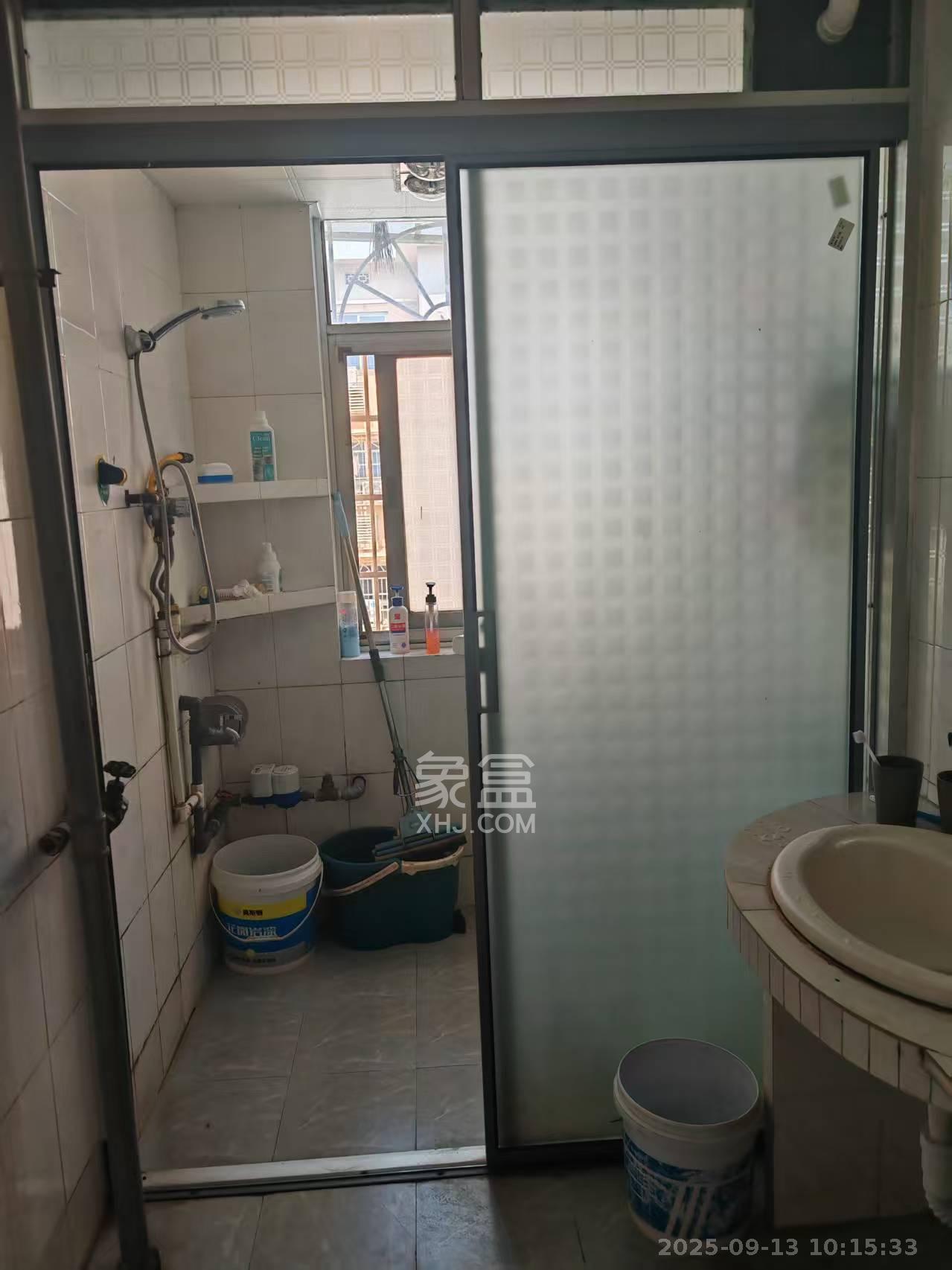 岳麓区教师村 3室2厅1卫 2600.0元/月 岳麓区教师村 3室2厅1卫 2600.0元/月室内图