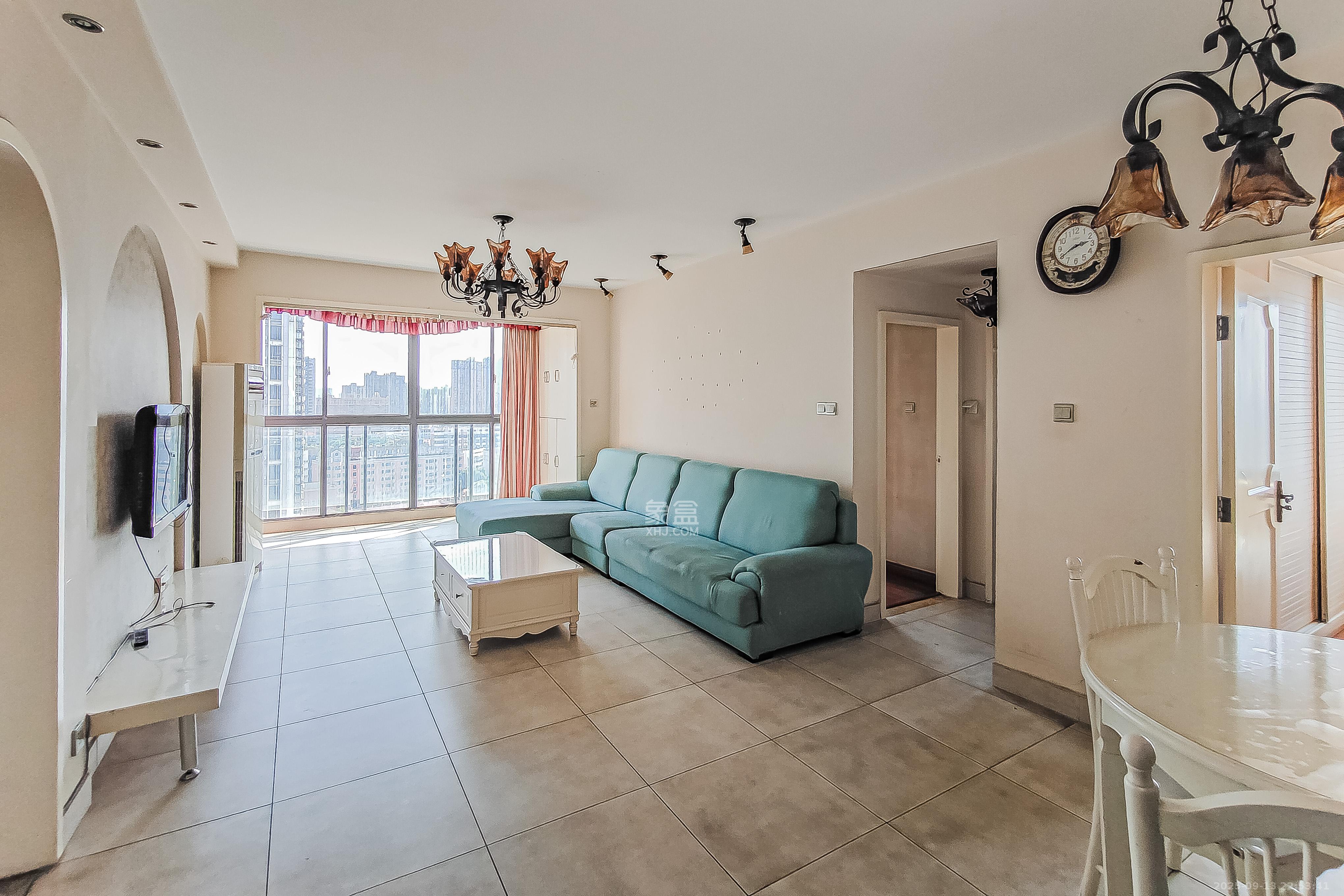 三万英尺 4室2厅1卫 142.0万 三万英尺 4室2厅1卫 142.0万客厅