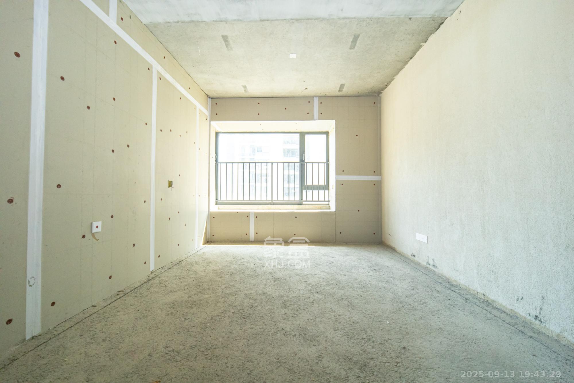 保利和光尘樾  4室2厅1卫    152.0万卧室