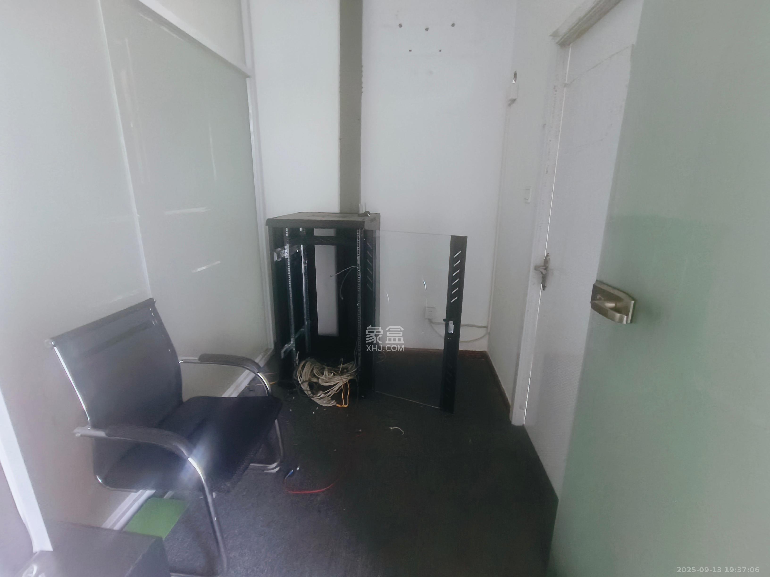 佳兴国际汇   109.45㎡      8000.0元/月室内图