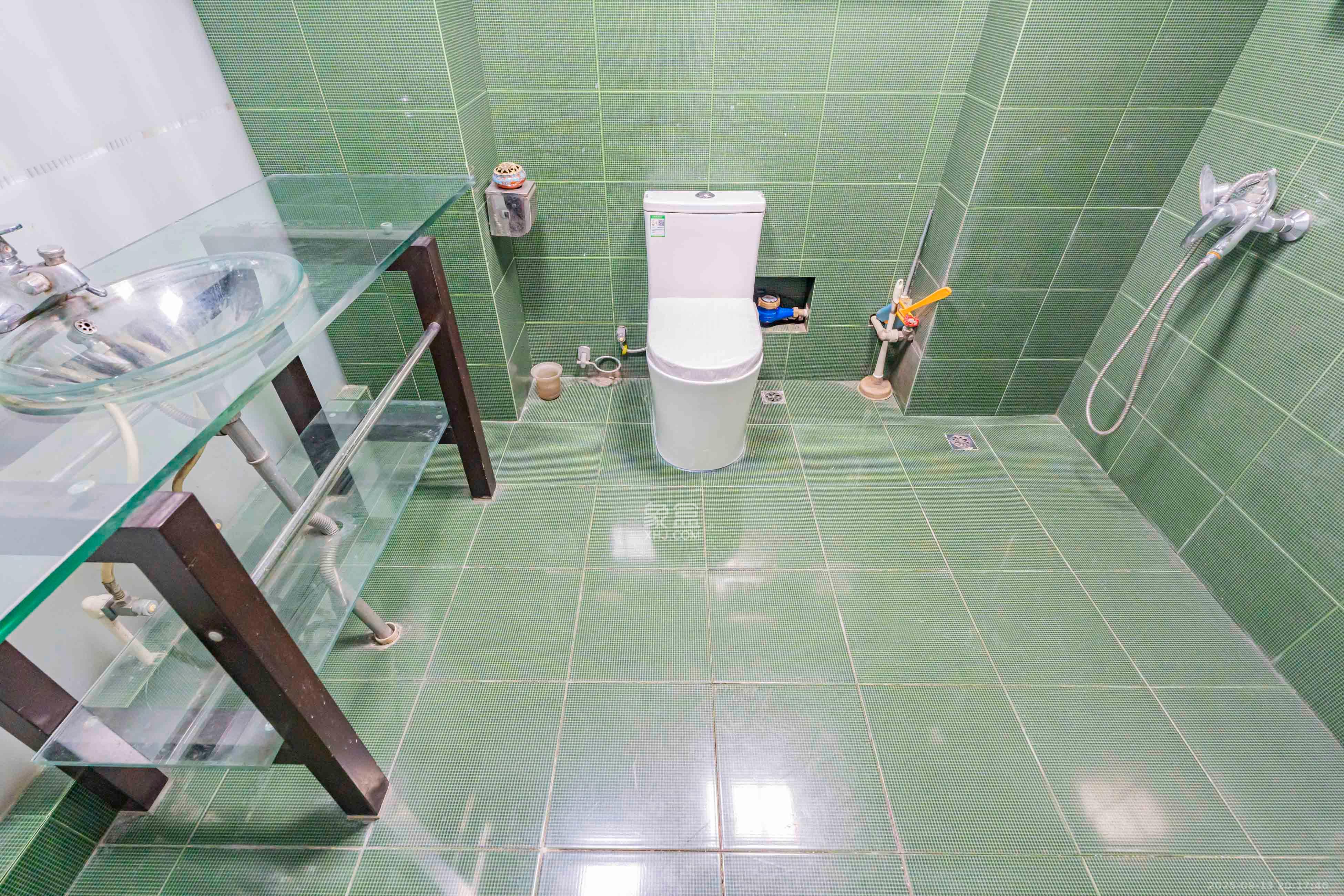 左岸春天  4室2厅2卫    128.0万卫生间