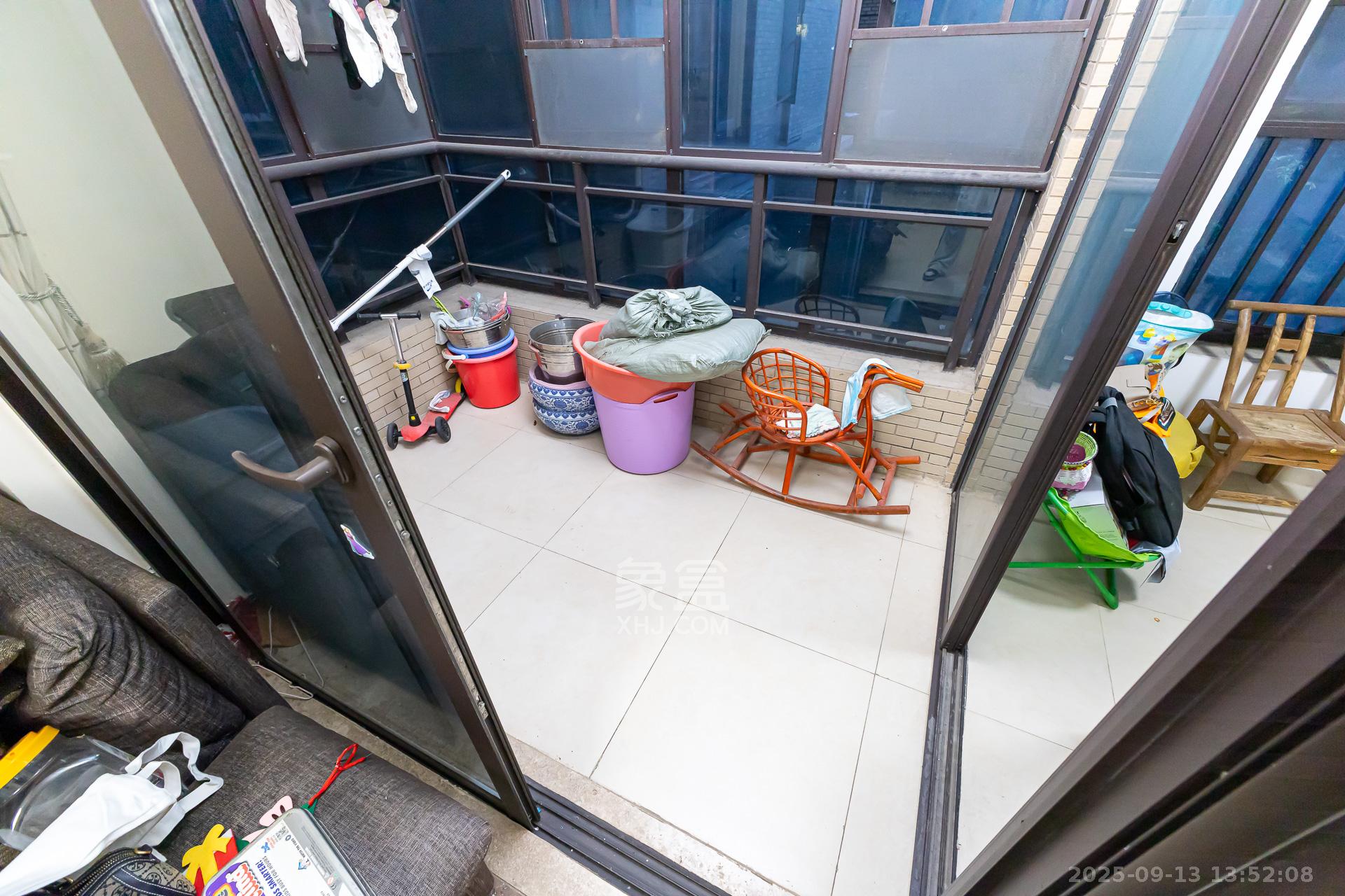 时代倾城一期 3室2厅2卫 71.0万 时代倾城一期 3室2厅2卫 71.0万阳台