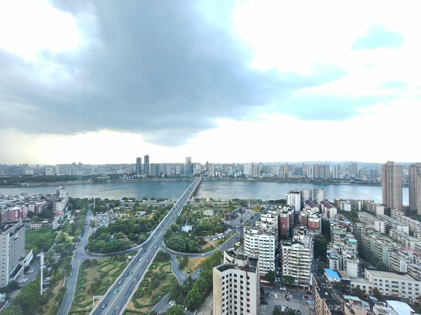 未来云环球中心  1室0厅0卫    20000.0元/月室内图