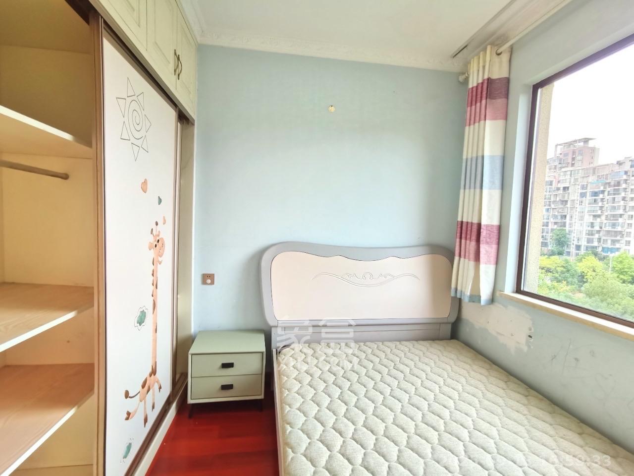 山语城三期  3室2厅2卫    2100.0元/月 山语城三期  3室2厅2卫    2100.0元/月室内图