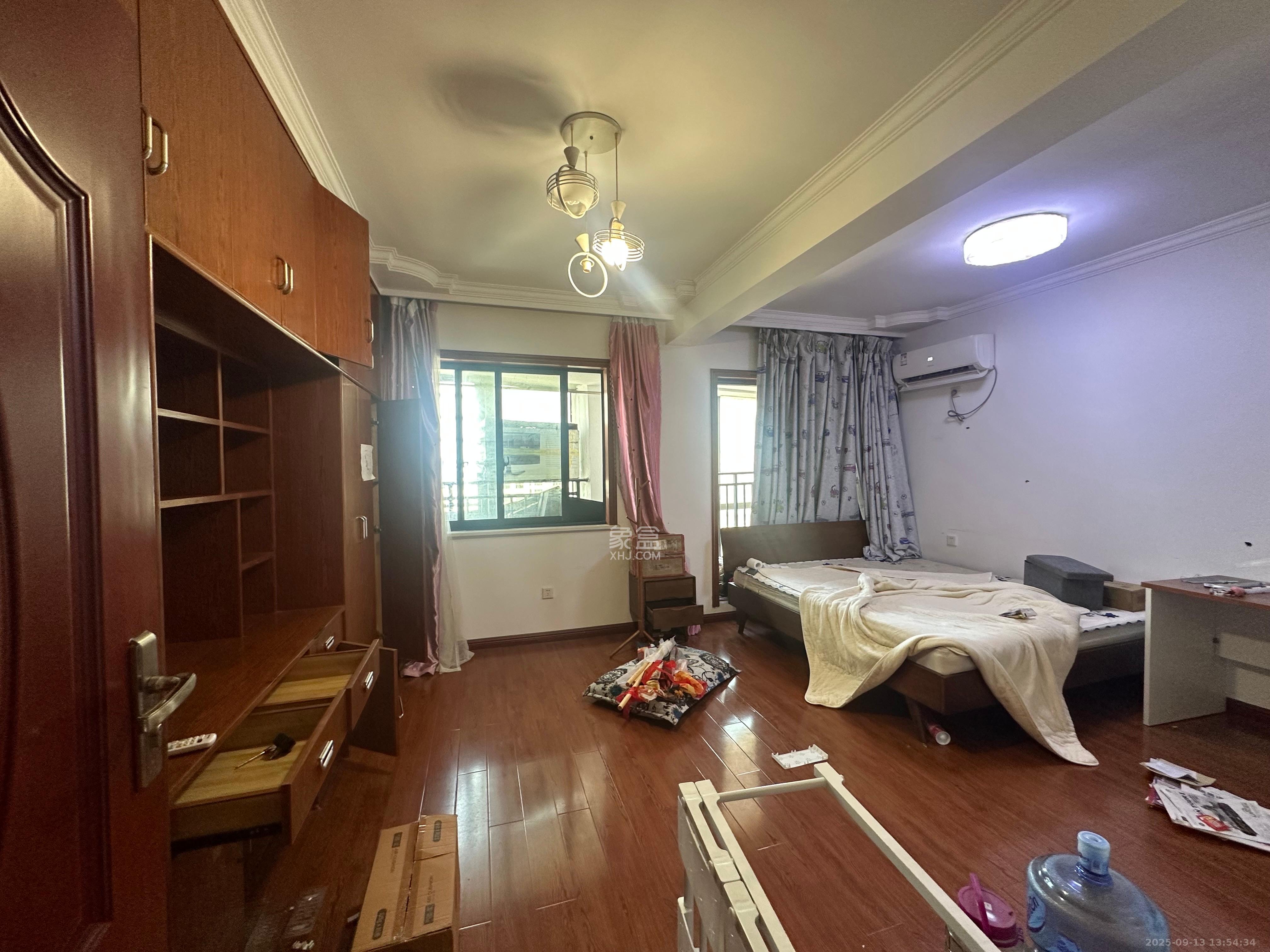 奥克斯广场 3室2厅2卫 3800.0元/月 奥克斯广场 3室2厅2卫 3800.0元/月室内图