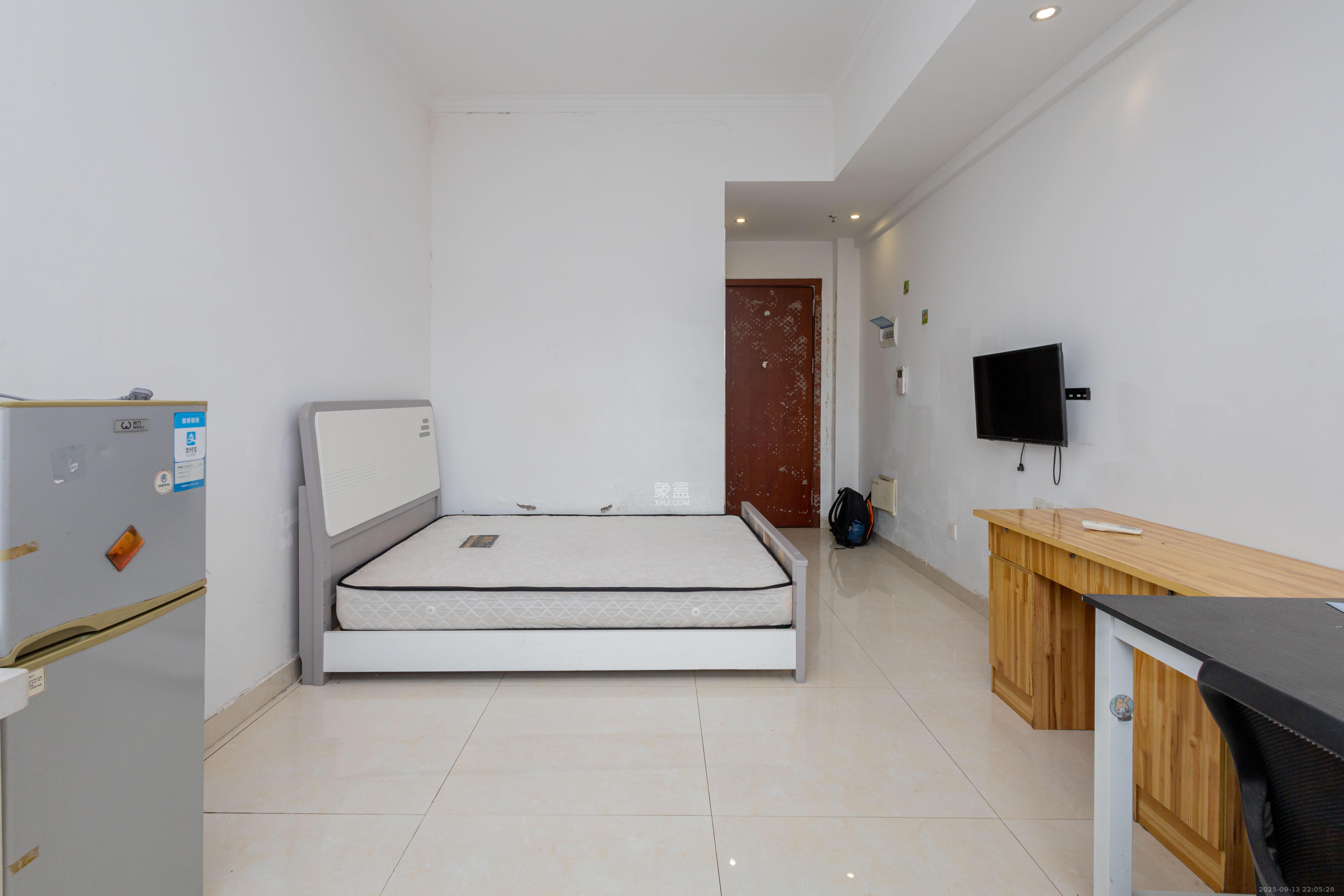 佐佑大厦 1室1厅1卫 13.0万 佐佑大厦 1室1厅1卫 13.0万客厅