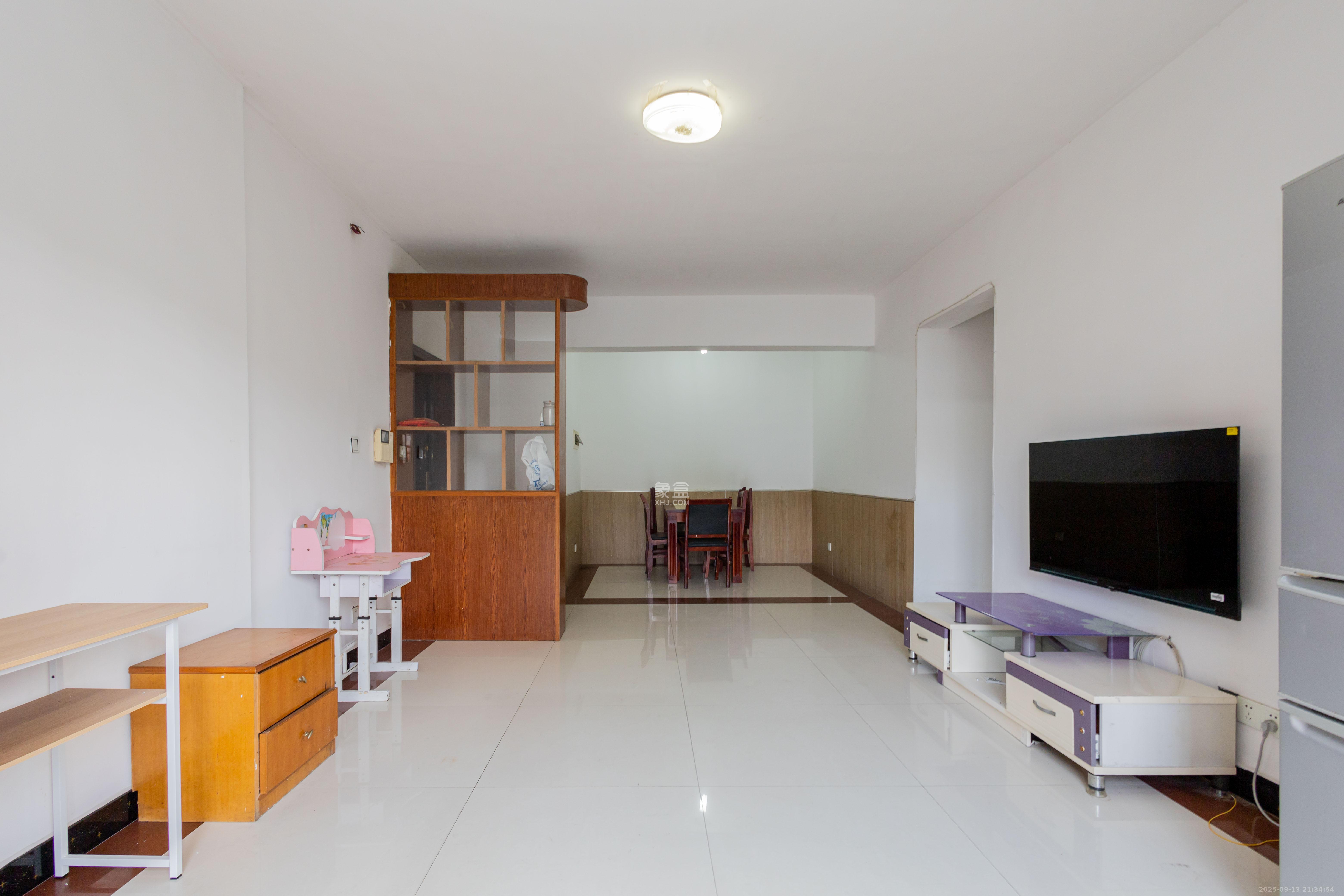 爵士湘  3室2厅1卫    48.0万 爵士湘  3室2厅1卫    48.0万客厅