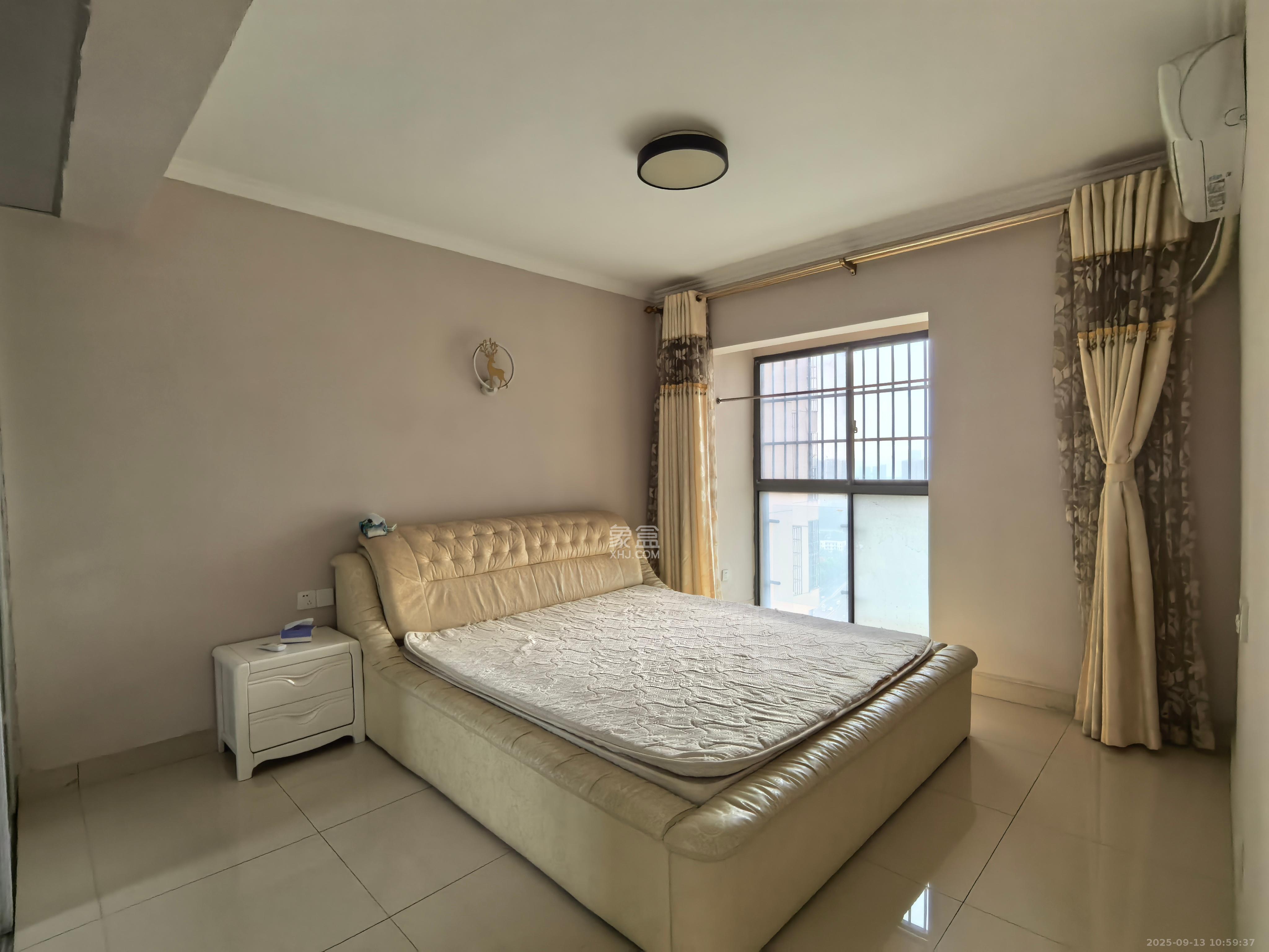 雄新水印廊桥（雄新华府）  3室2厅2卫    2400.0元/月室内图