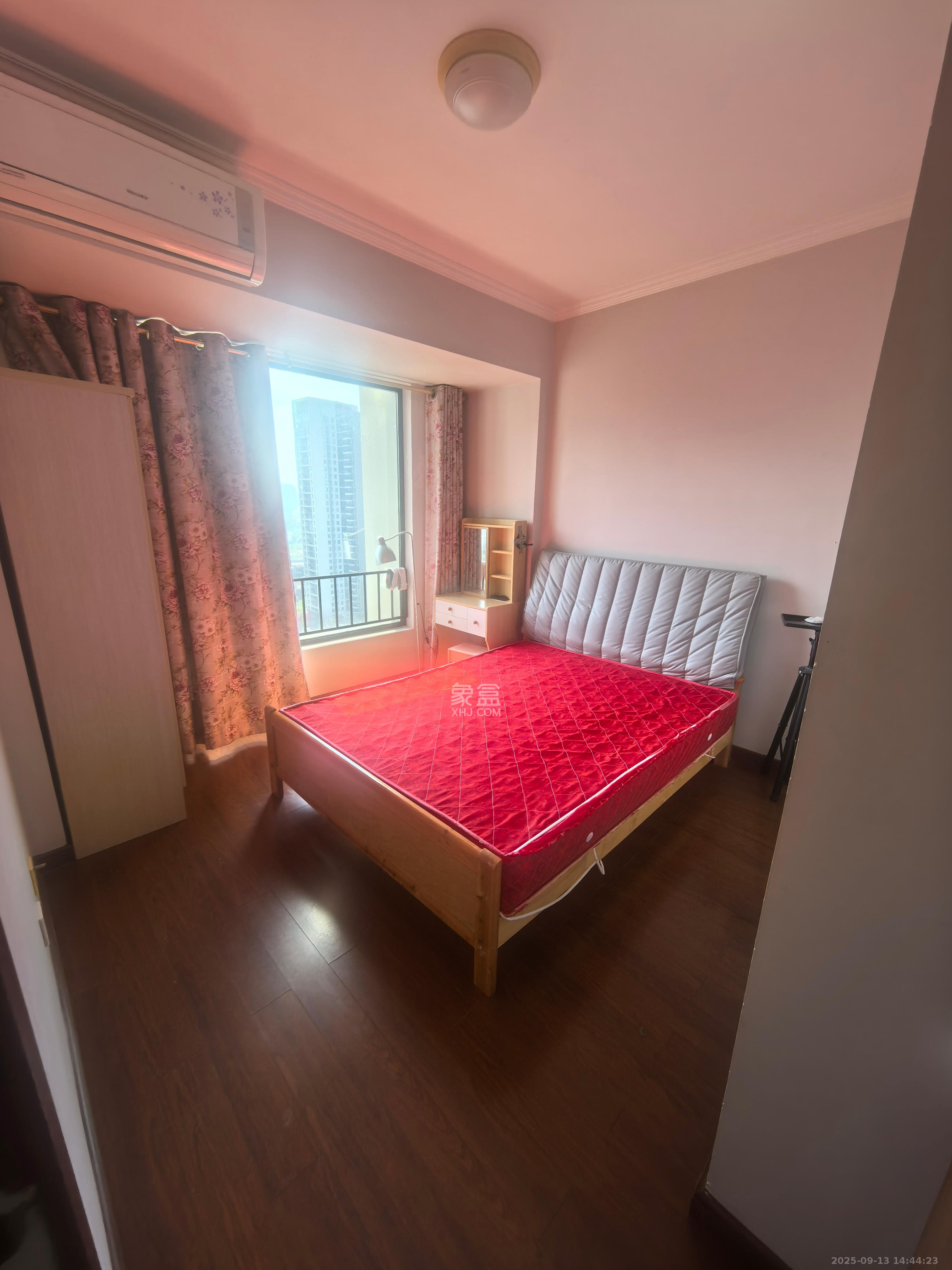 万科金域华府三四期  3室2厅2卫    2300.0元/月 万科金域华府三四期  3室2厅2卫    2300.0元/月室内图