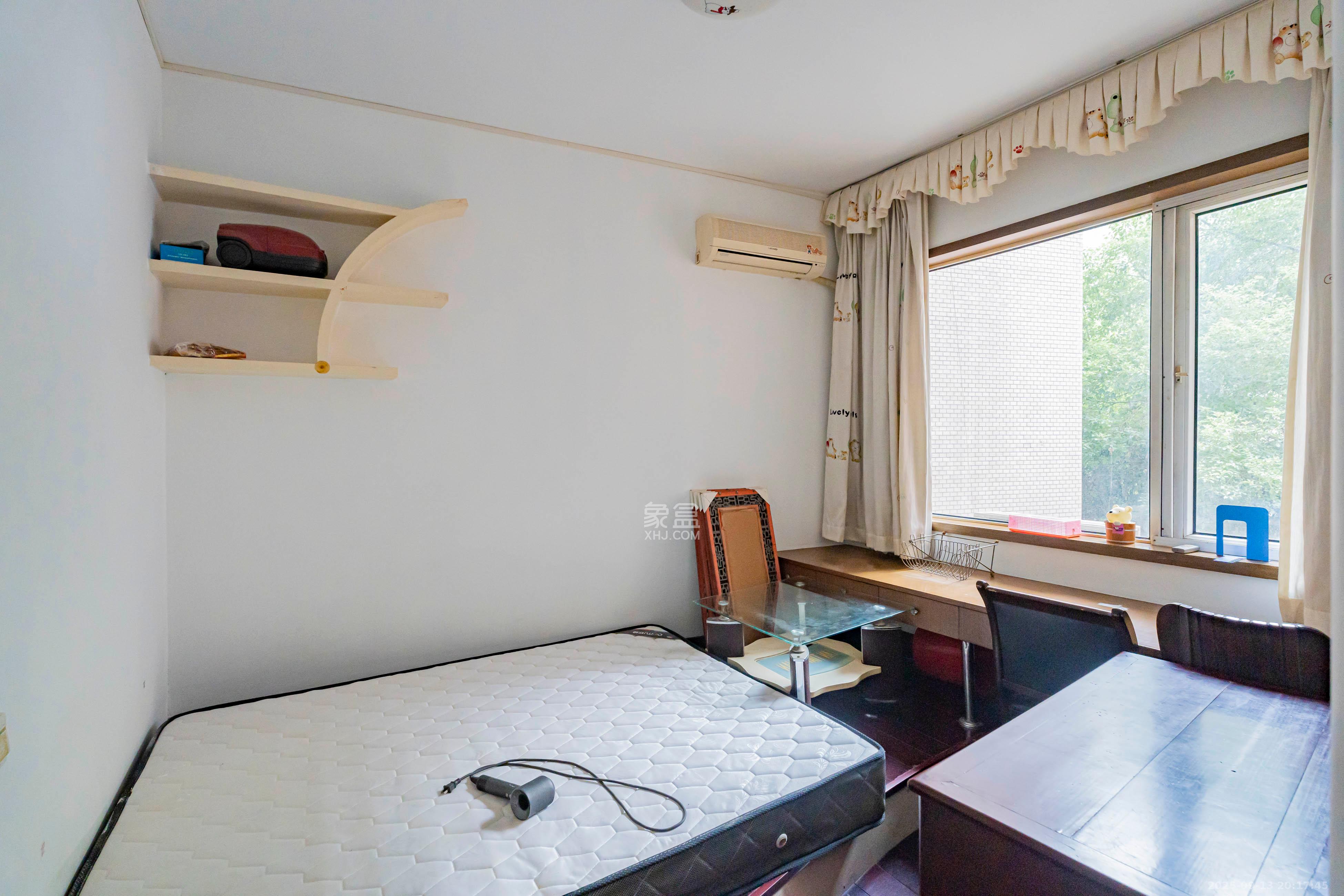 左岸春天  4室2厅2卫    128.0万卧室