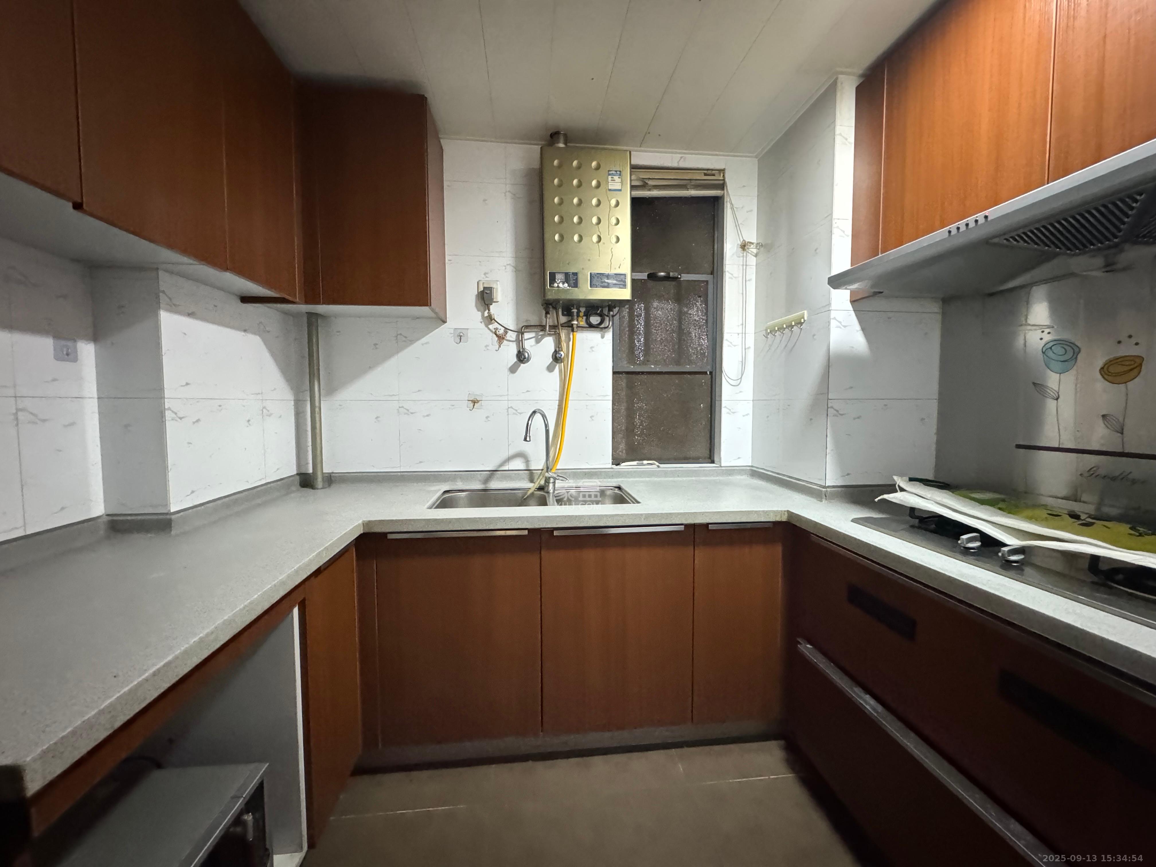 万科城 3室2厅1卫 2300.0元/月 万科城 3室2厅1卫 2300.0元/月室内图