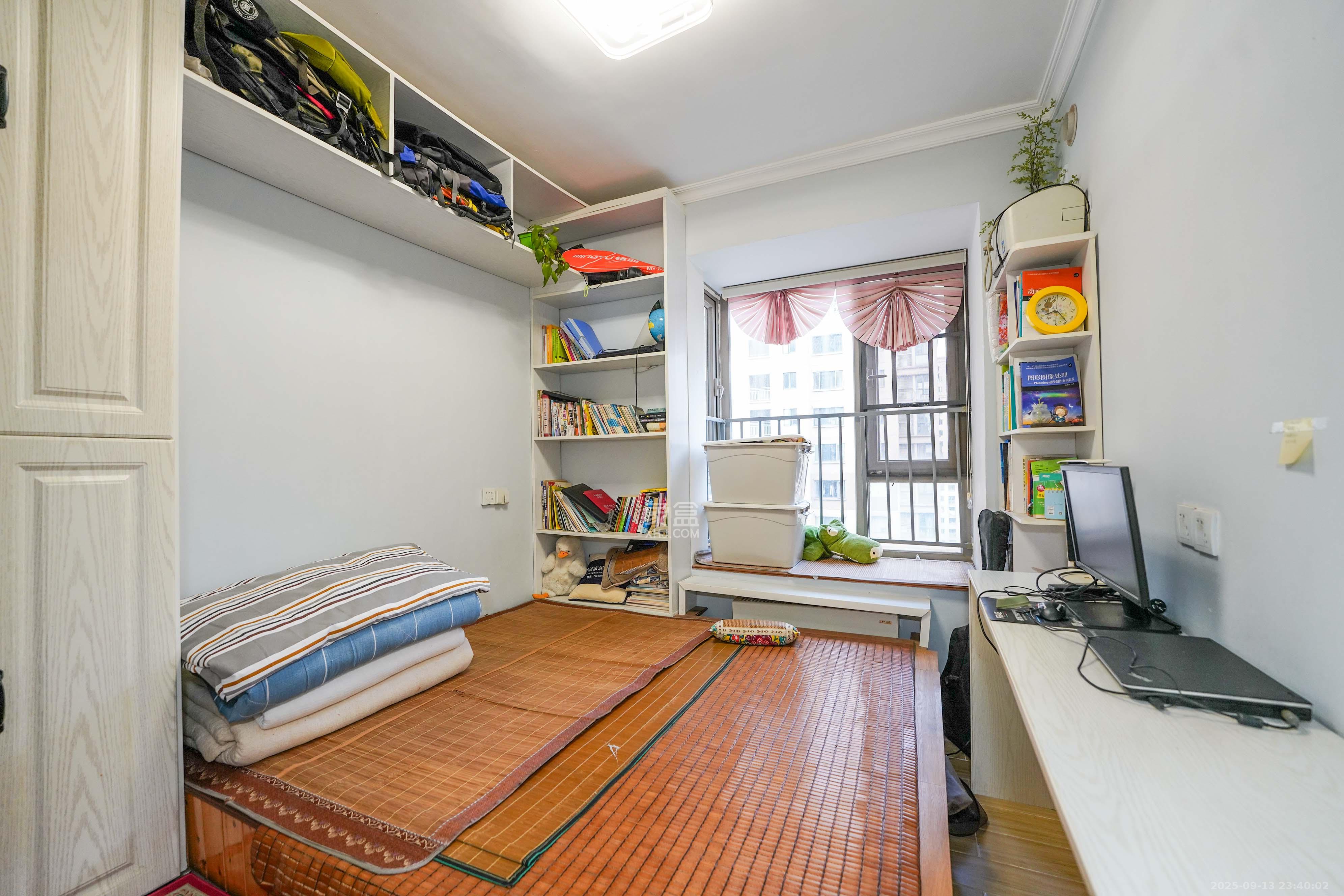 怡海星城  3室2厅1卫    76.8万卧室