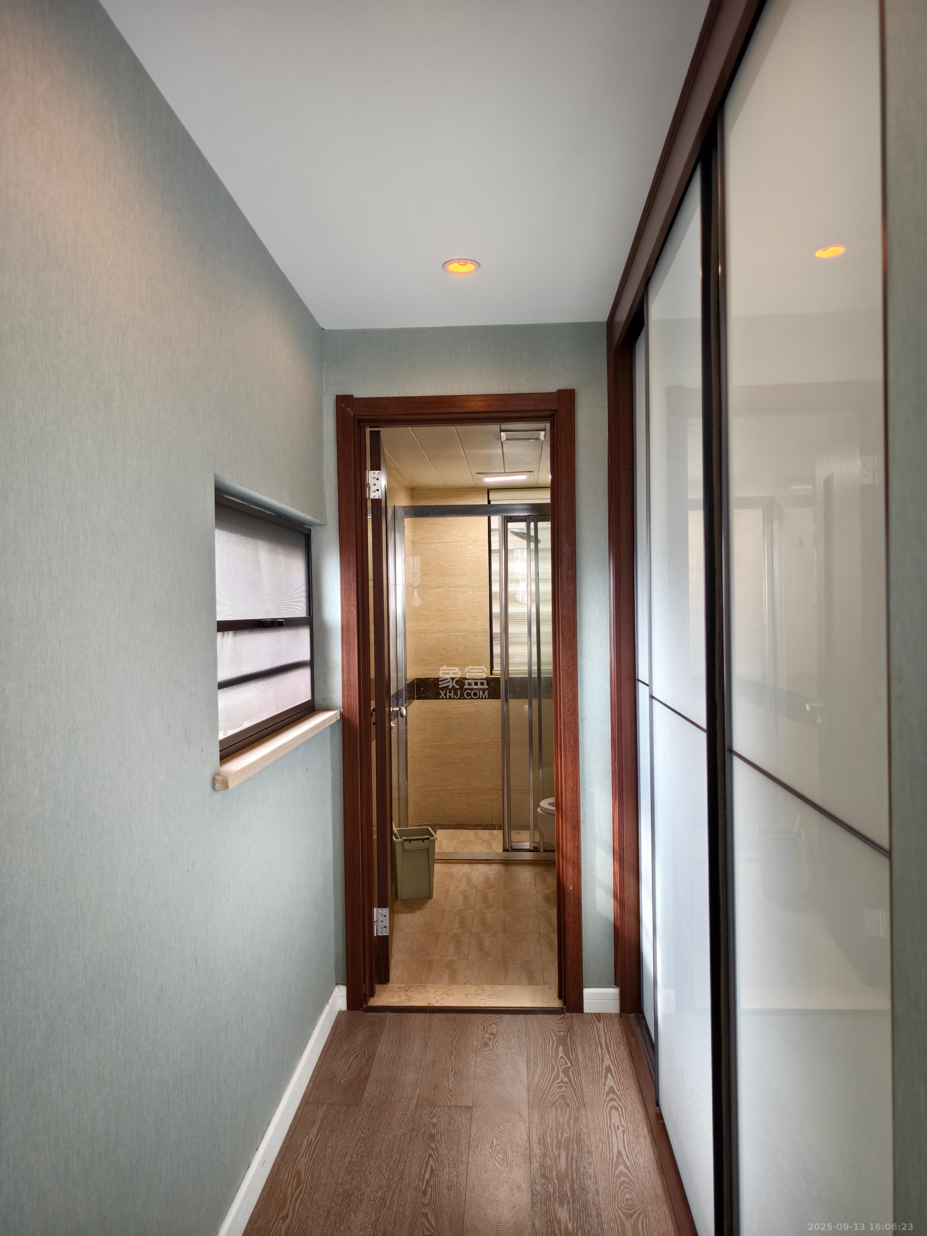 万科里金域滨江  4室2厅2卫    4800.0元/月室内图