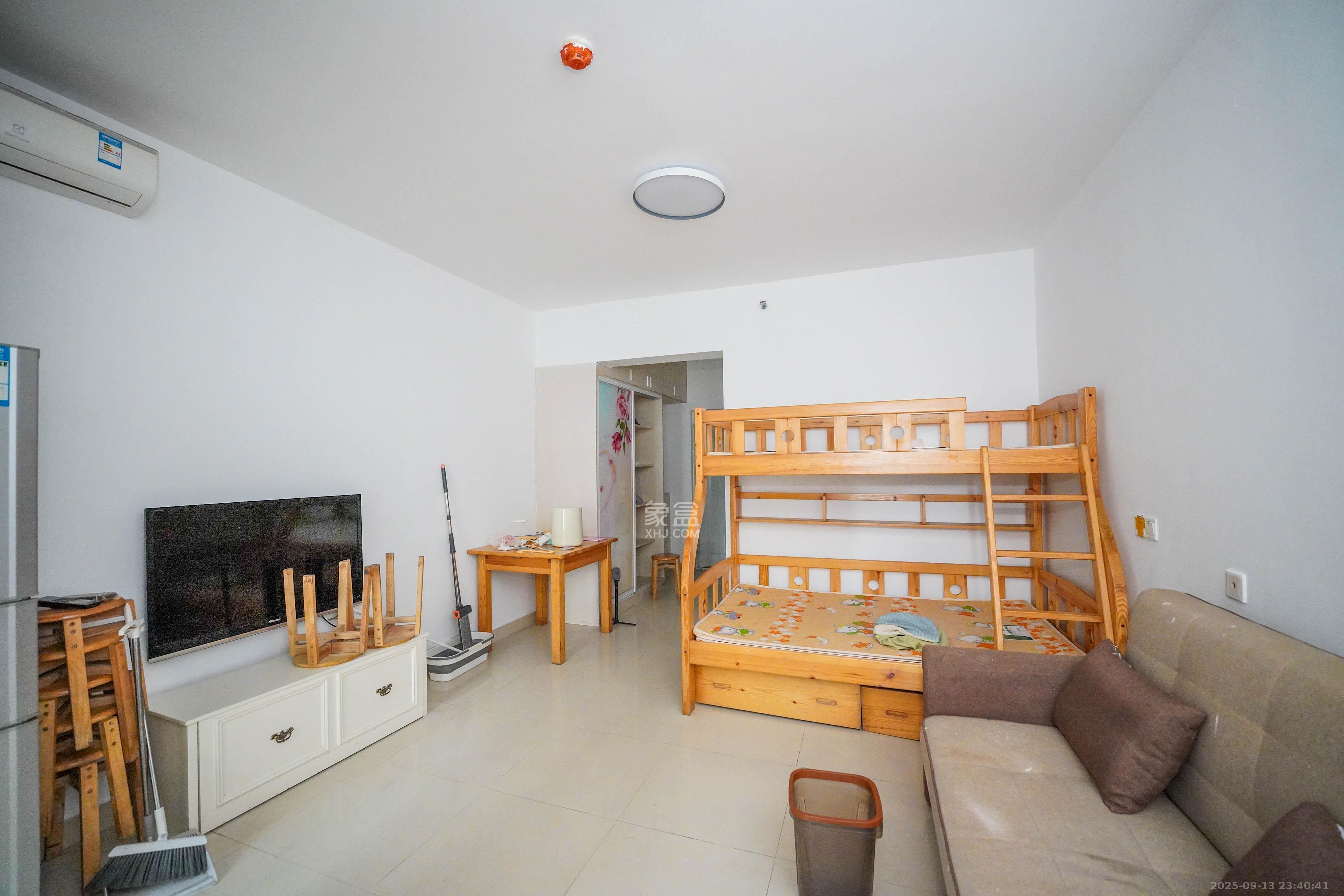 怡海星城 1室1厅1卫 18.0万 怡海星城 1室1厅1卫 18.0万客厅