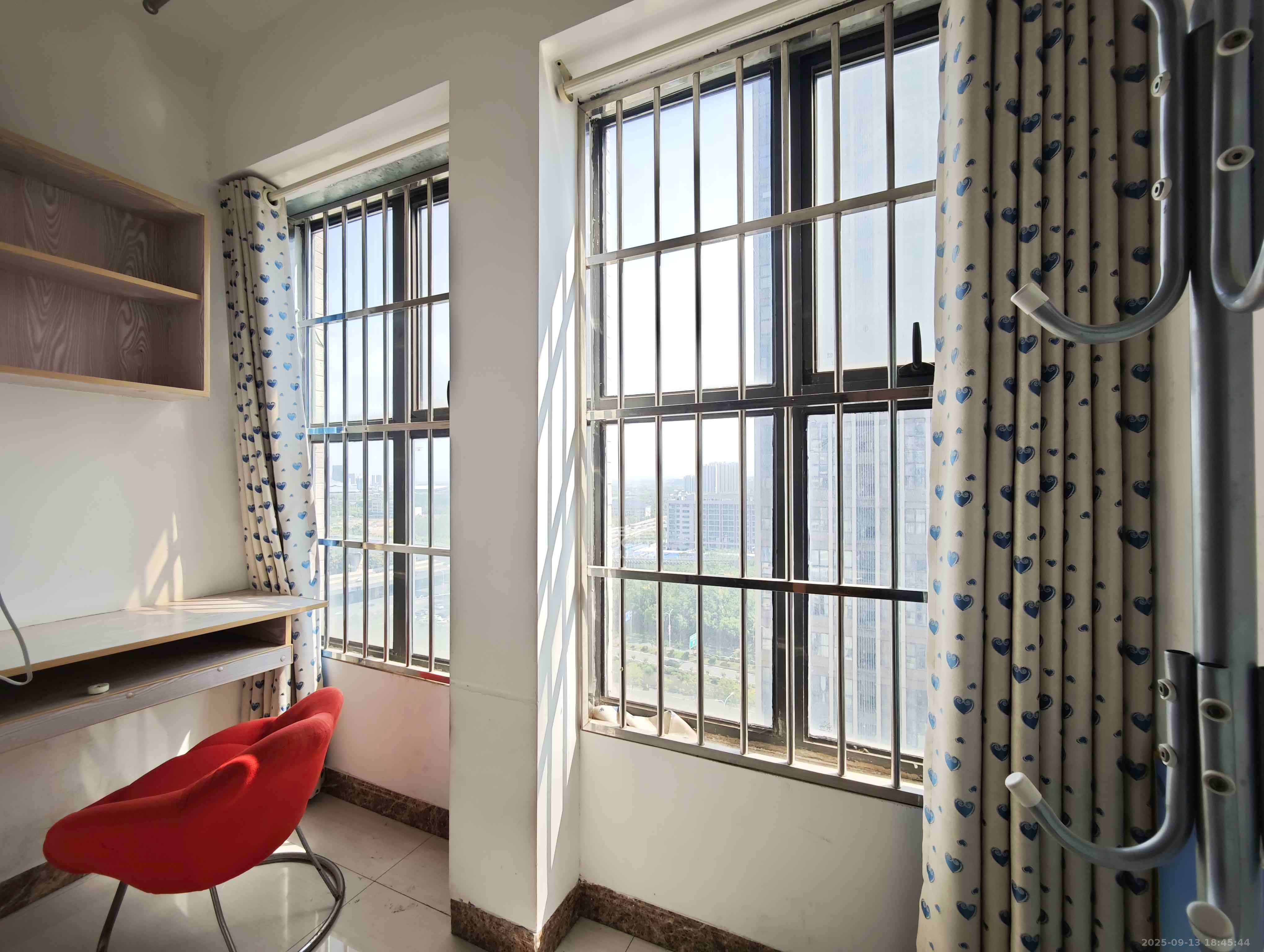 万科魅力之城  1室1厅1卫    65.0万阳台