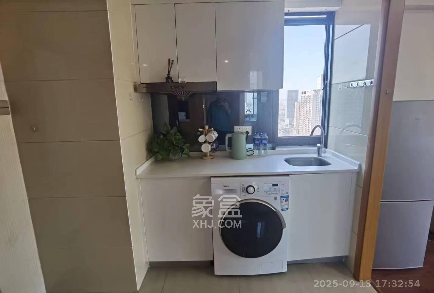 五一钻界  1室1厅1卫    2400.0元/月室内图