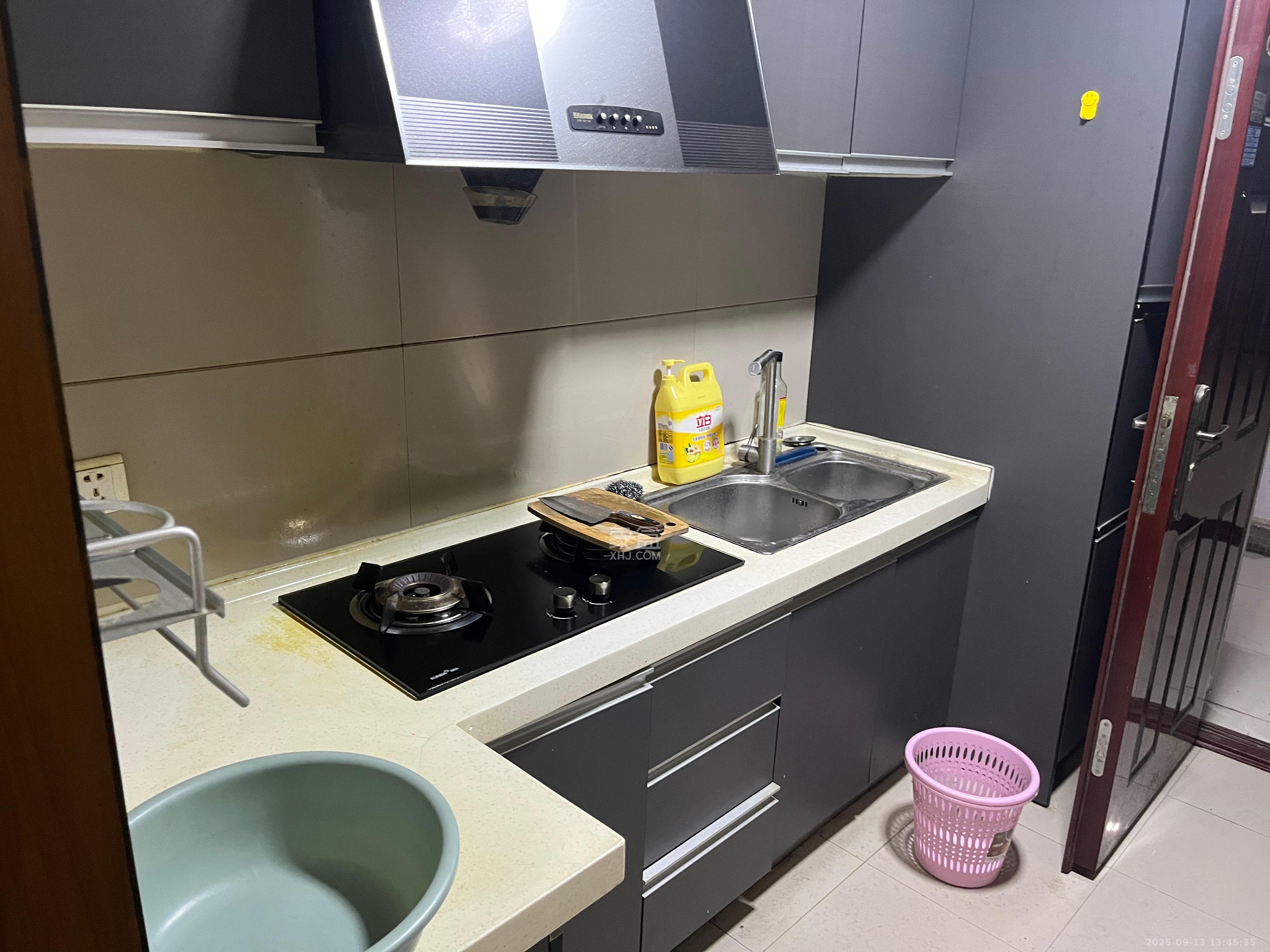 他城（天鸿时代公寓）  1室1厅1卫    1400.0元/月室内图