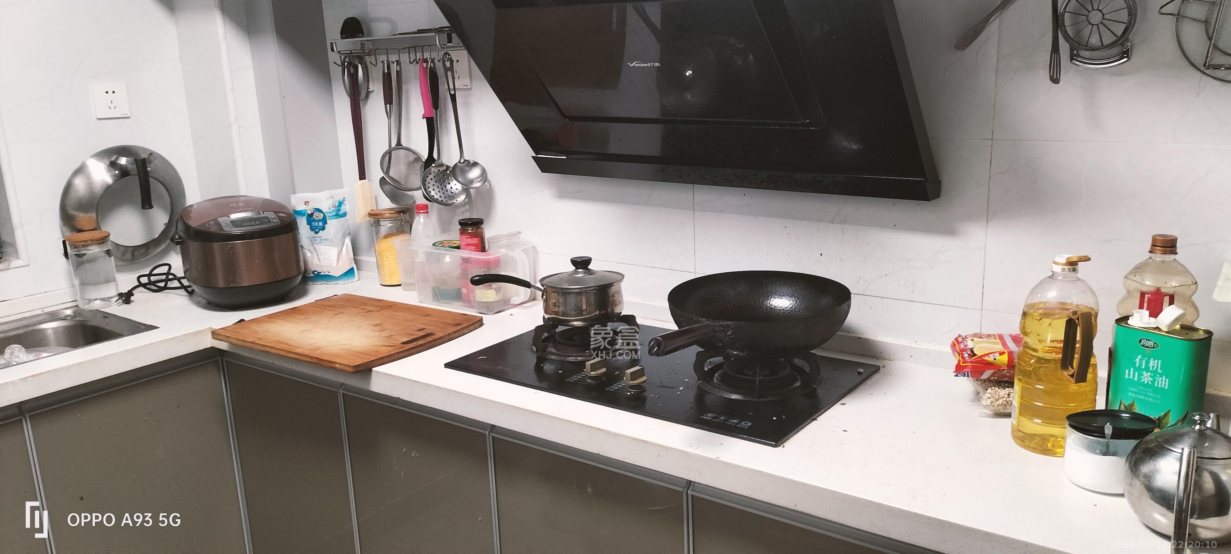 八方小区C区  3室2厅2卫    4700.0元/月室内图