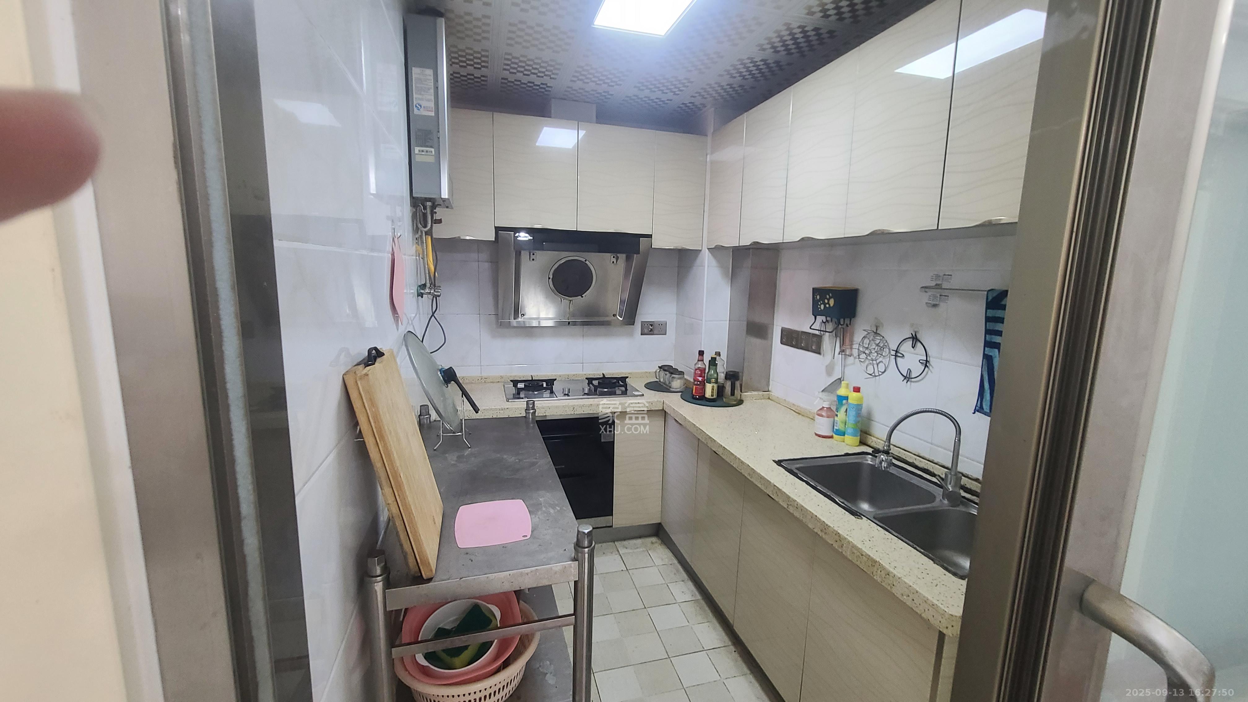 丽发新城 2室2厅1卫 1600.0元/月 丽发新城 2室2厅1卫 1600.0元/月室内图