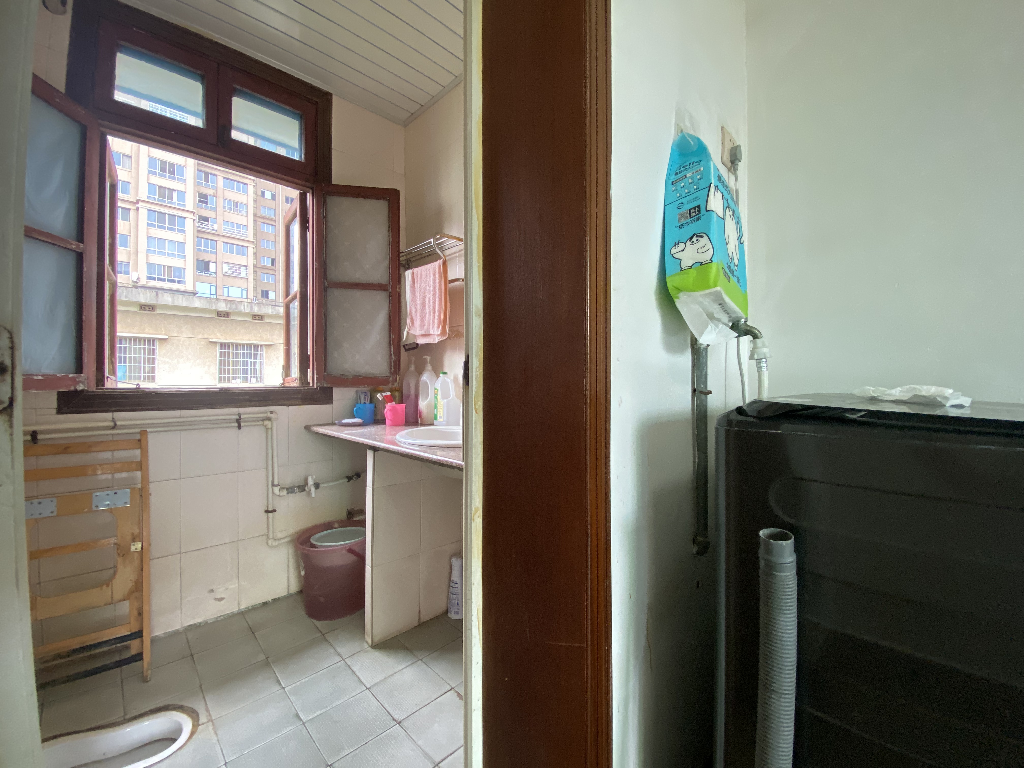 建设银行单位房(海棠社区朝富巷1号) 3室2厅1卫 32.0万 建设银行单位房(海棠社区朝富巷1号) 3室2厅1卫 32.0万室内图