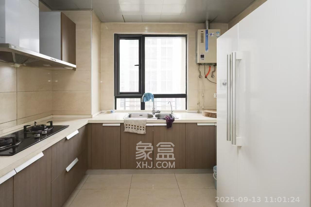 郡原广场 4室2厅2卫 3800.0元/月 郡原广场 4室2厅2卫 3800.0元/月室内图