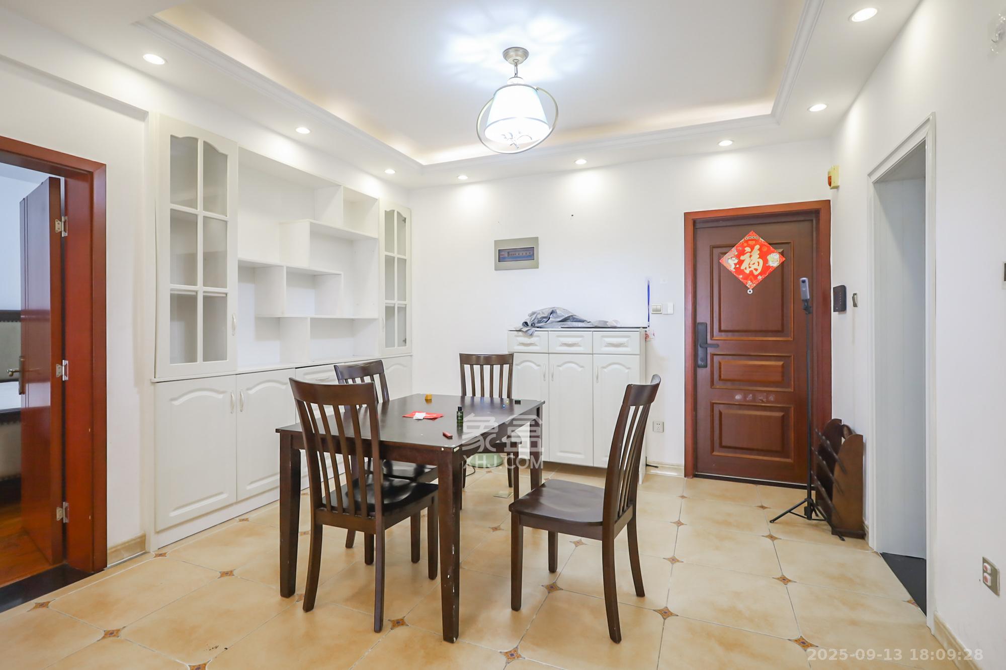 世茂外滩里(世茂铂翠湾三期) 3室2厅1卫 165.0万 世茂外滩里(世茂铂翠湾三期) 3室2厅1卫 165.0万其他