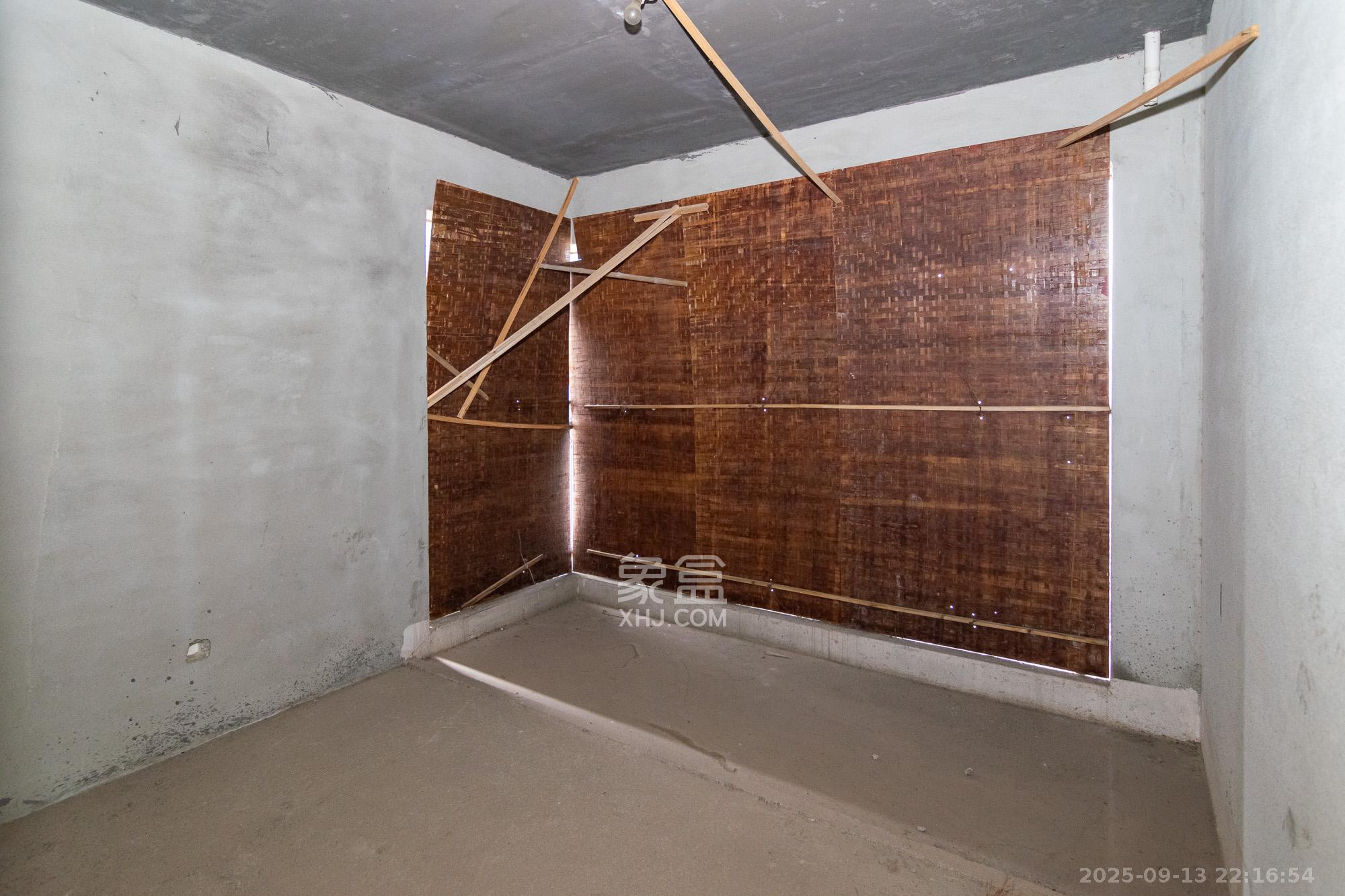 联诚雅郡 5室2厅2卫 98.0万 联诚雅郡 5室2厅2卫 98.0万卧室