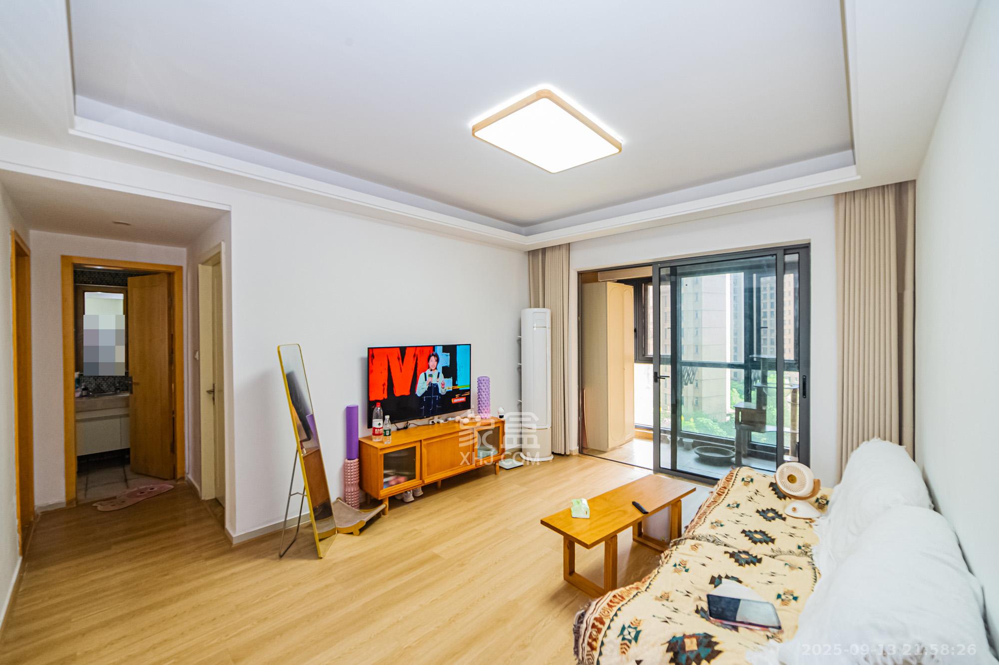 珠江郦城薰衣道  3室2厅1卫    89.0万客厅