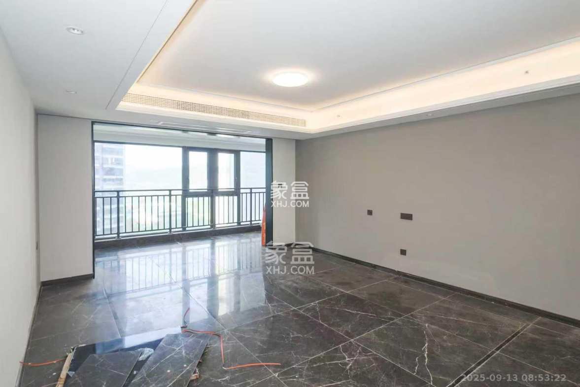 绿地麓云国际一期  5室2厅2卫    5000.0元/月 绿地麓云国际一期  5室2厅2卫    5000.0元/月室内图