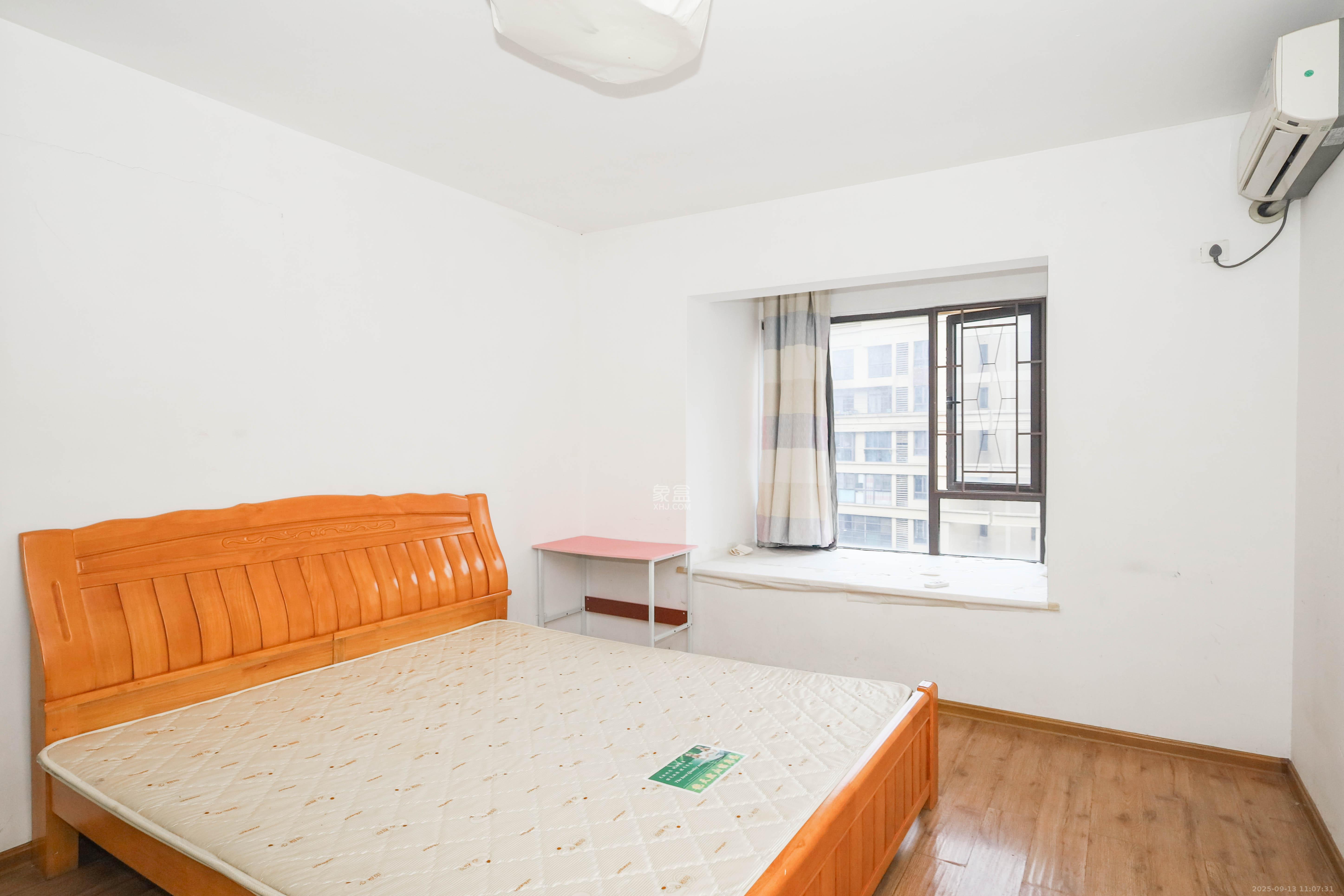 保利麓谷林语D区  3室1厅1卫    75.0万 保利麓谷林语D区  3室1厅1卫    75.0万卧室