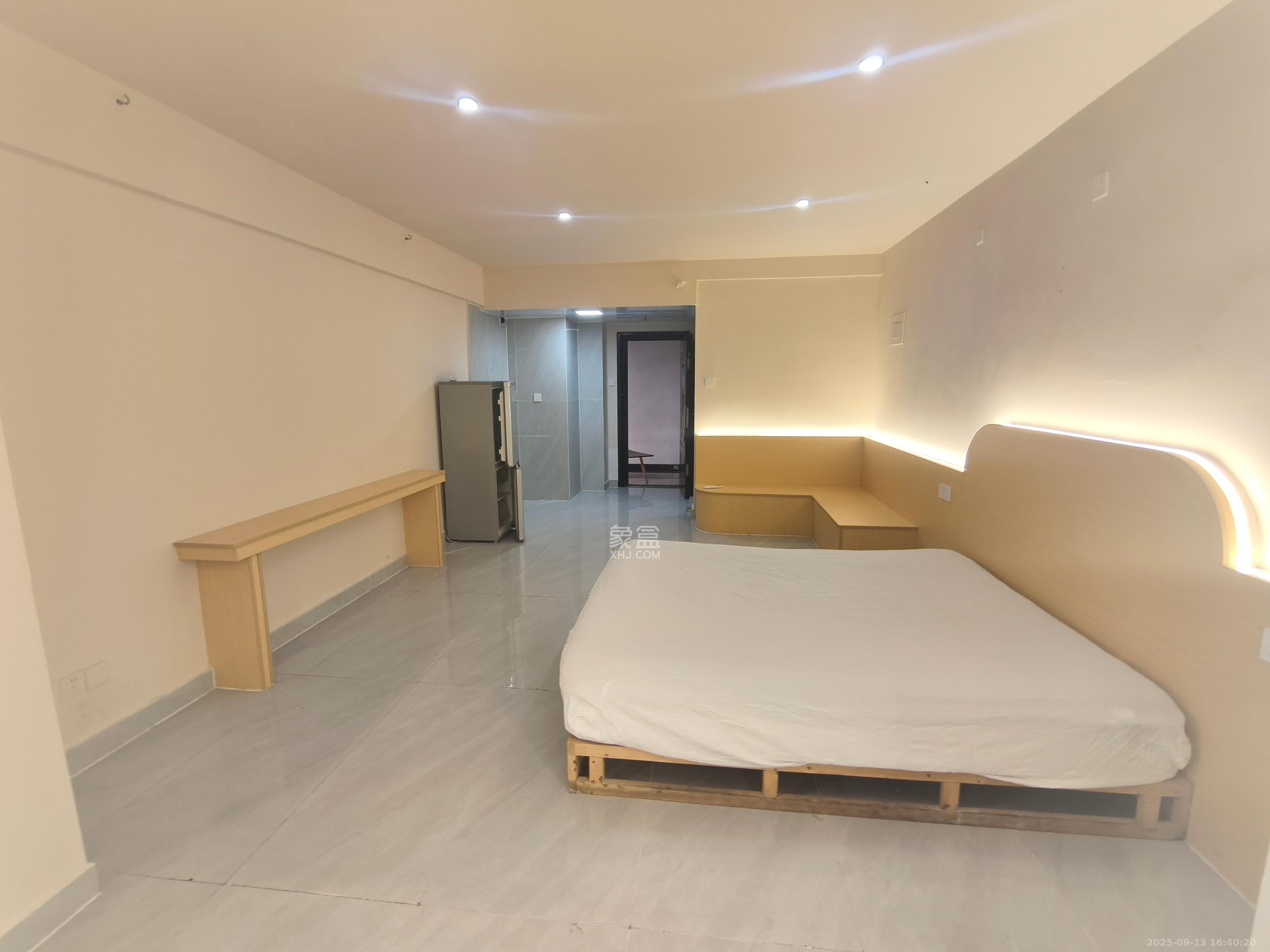 七彩丽都  1室1厅1卫   2200.00元/月室内图