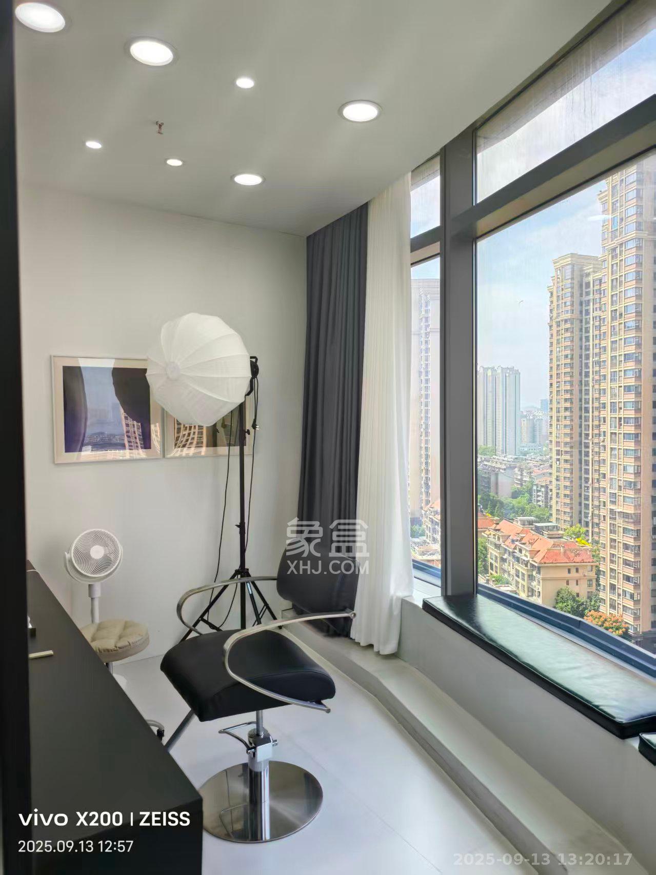 世茂铂曼  1室1厅1卫    5000.0元/月室内图