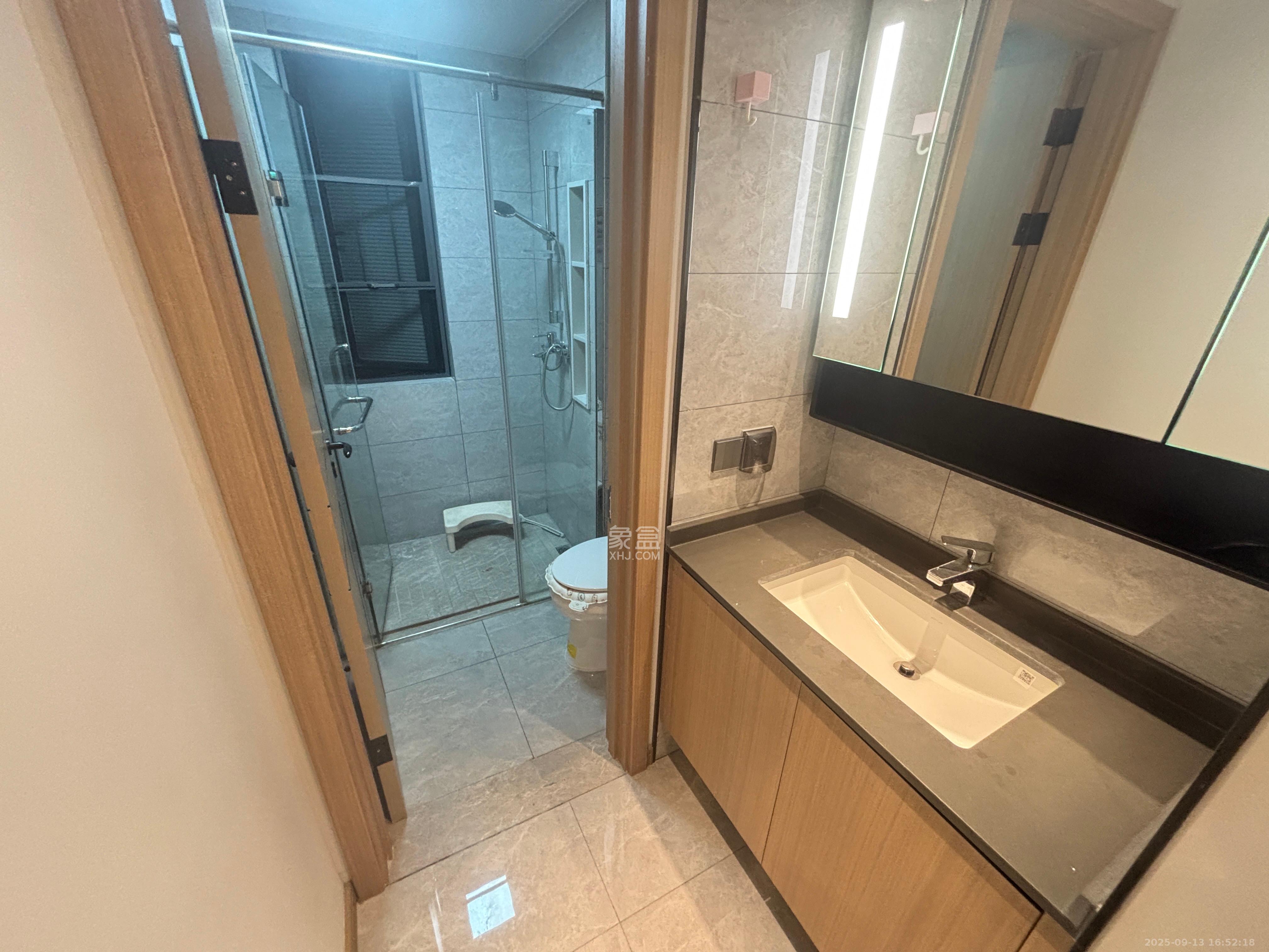 爱家当代境  3室2厅1卫    3300.0元/月室内图