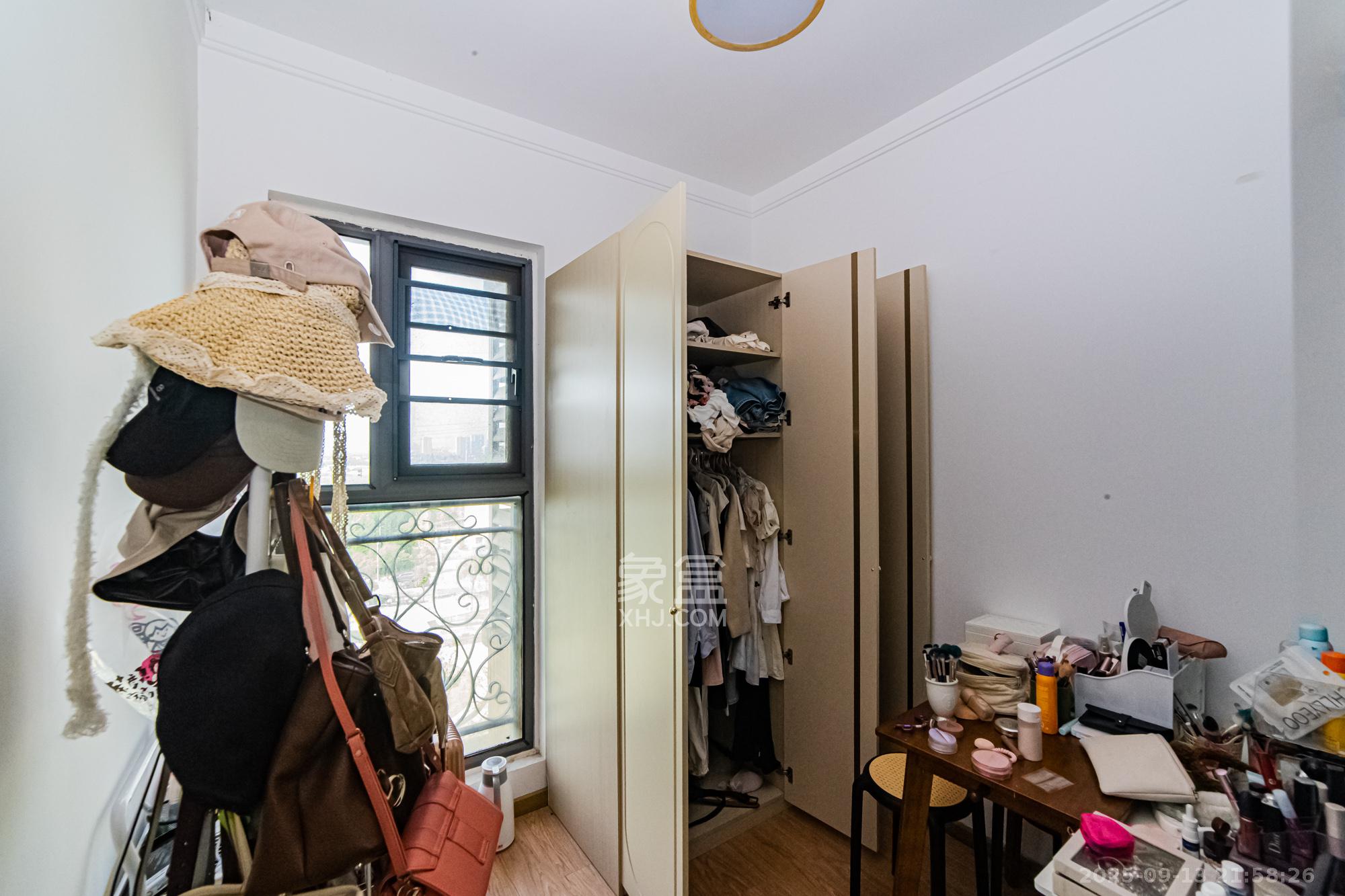 珠江郦城薰衣道  3室2厅1卫    89.0万卧室