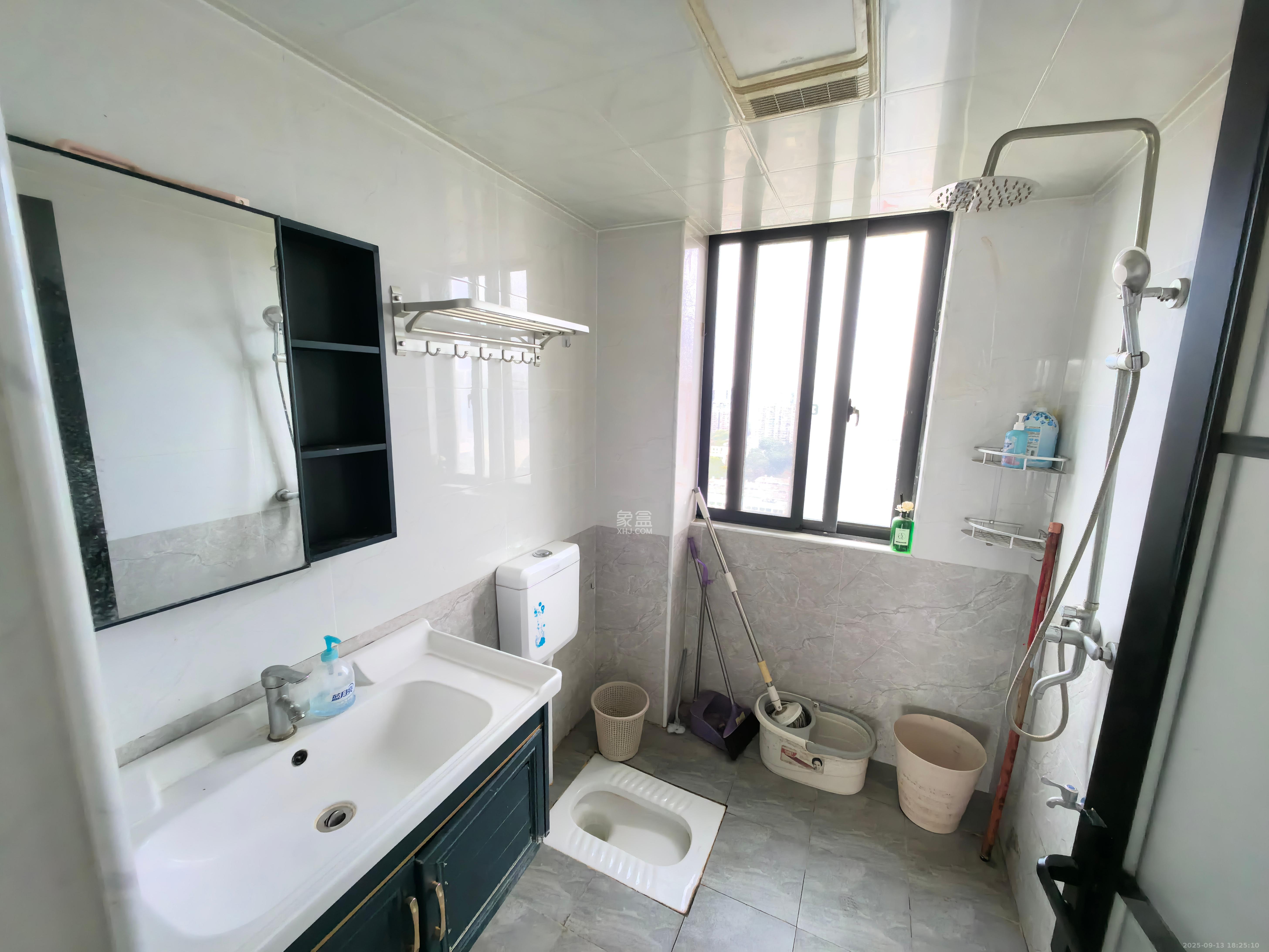 兴隆景苑 3室2厅2卫 2500.0元/月 兴隆景苑 3室2厅2卫 2500.0元/月室内图