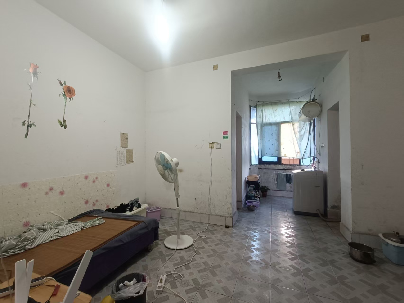 五金百货小区  1室1厅1卫    18.0万客厅