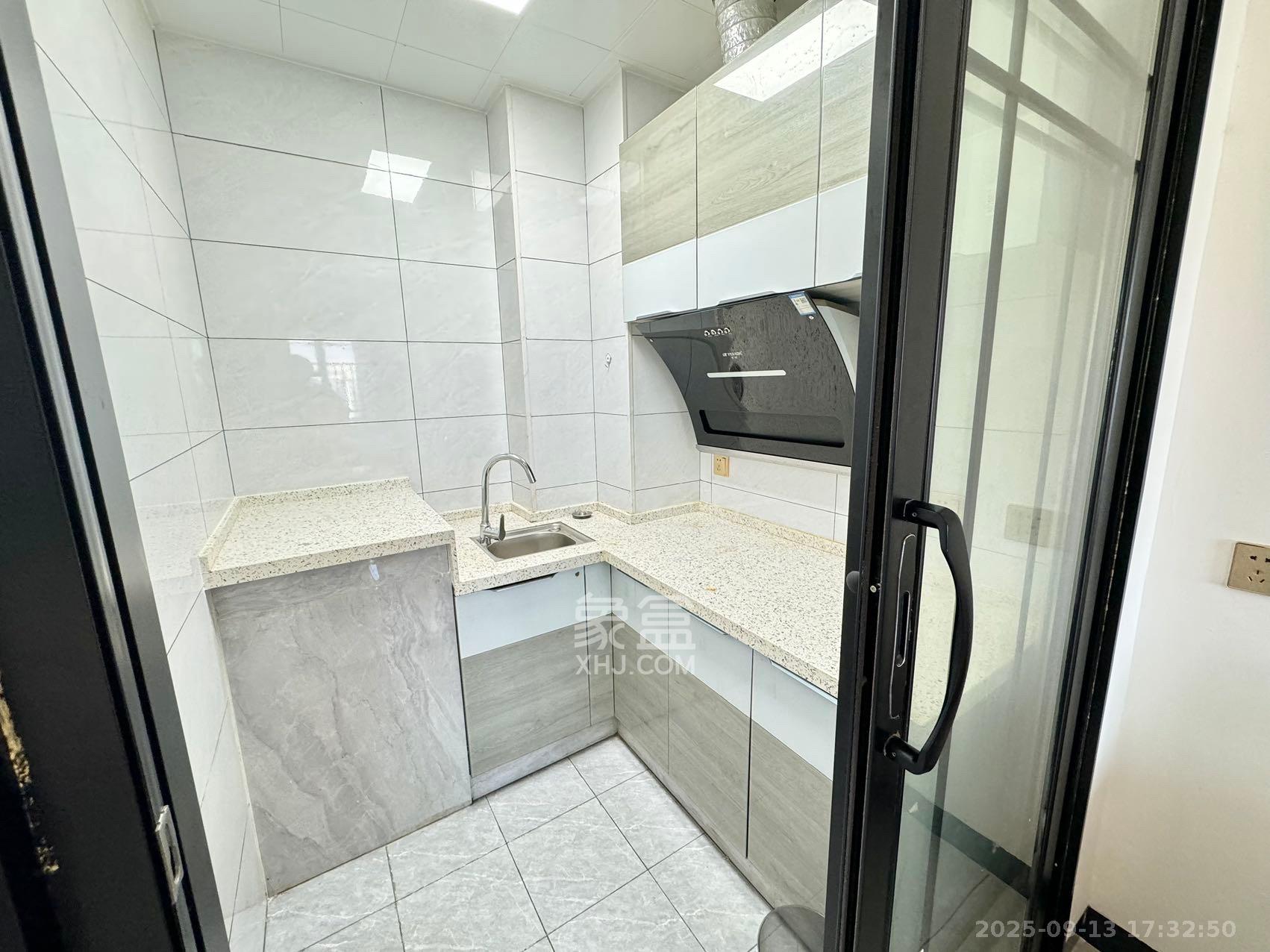 裕天国际商汇中心 1室0厅0卫 1200.0元/月 裕天国际商汇中心 1室0厅0卫 1200.0元/月室内图