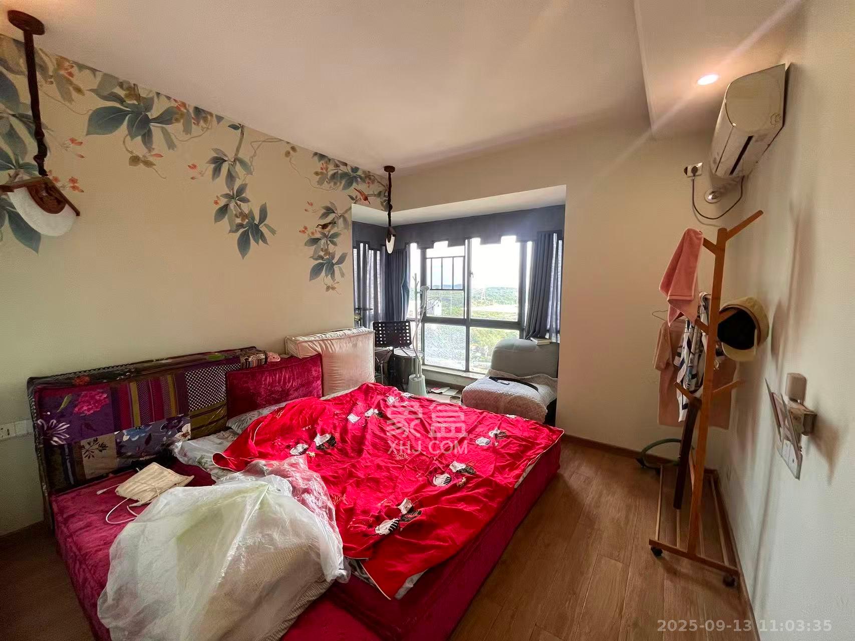 碧桂园南城首府(东宸林海) 4室2厅2卫 2600.0元/月 碧桂园南城首府(东宸林海) 4室2厅2卫 2600.0元/月室内图