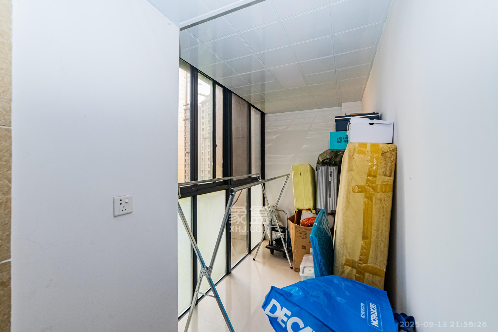 珠江郦城薰衣道  3室2厅1卫    89.0万阳台