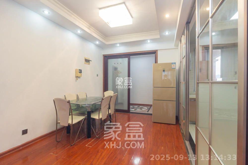 星城国际  3室2厅2卫    1800.0元/月室内图