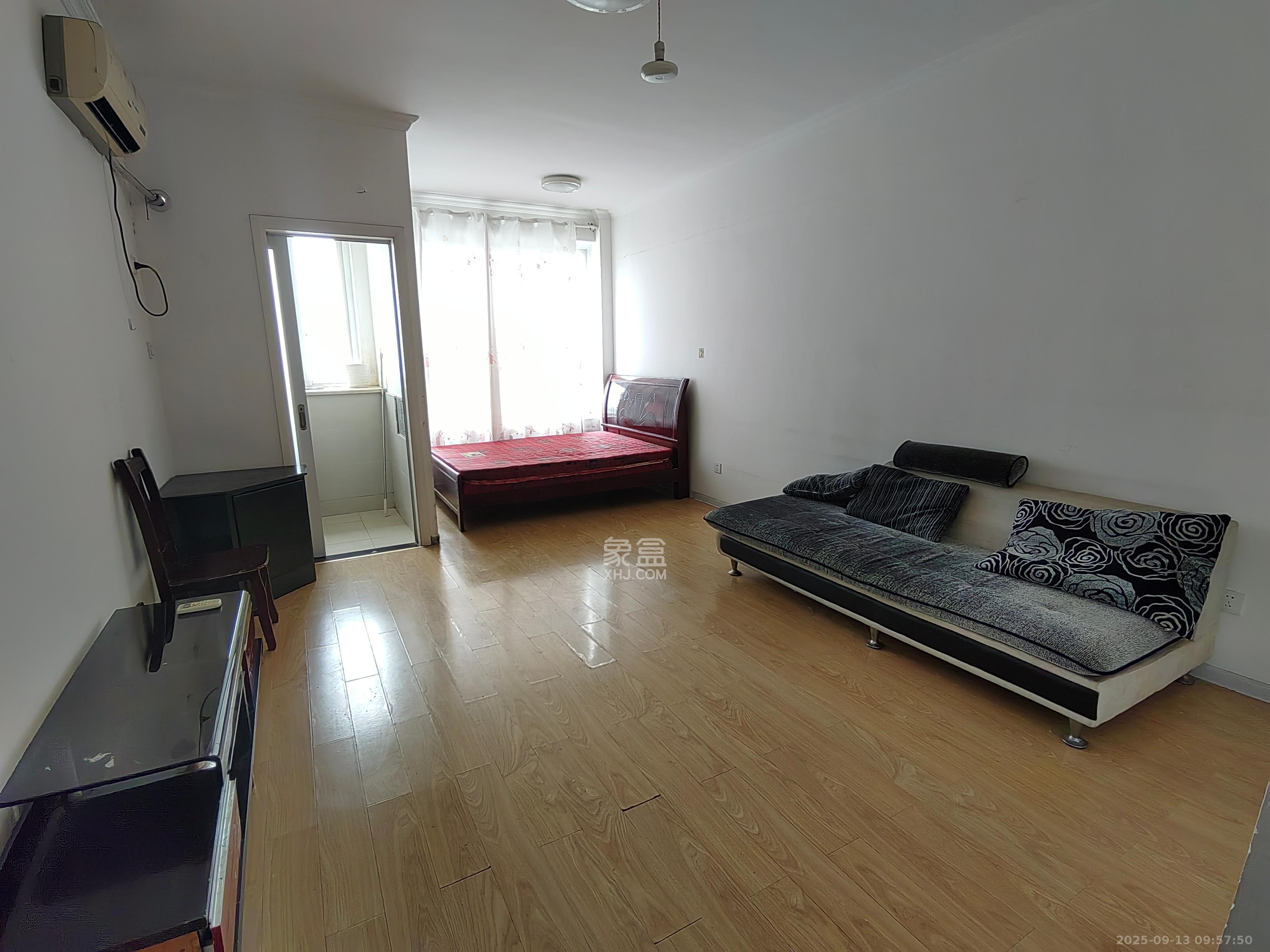 月亮湾草莓街区一、二期  1室1厅1卫    1000.0元/月 月亮湾草莓街区一、二期  1室1厅1卫    1000.0元/月