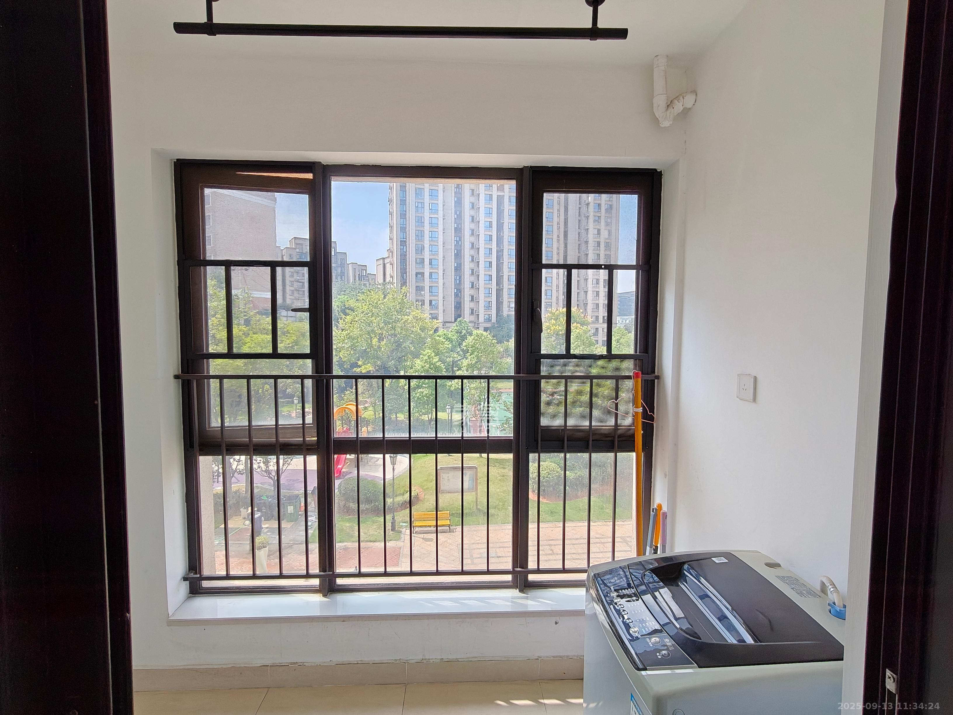 中海新城熙岸（中信新城五期）  1室1厅1卫    1300.0元/月室内图