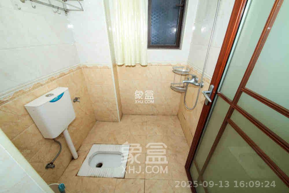 华润置地广场一期  3室2厅1卫    2200.0元/月 华润置地广场一期  3室2厅1卫    2200.0元/月室内图